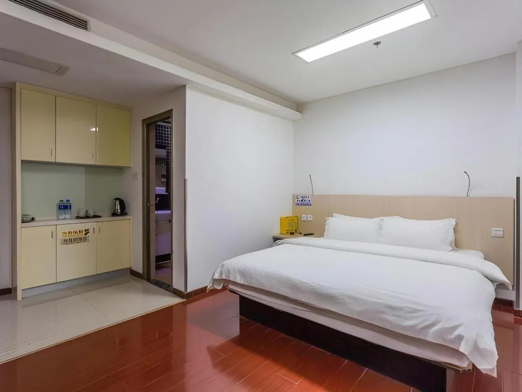 Bed in Guangzhou Hailian Hotel - Haizhu District Binjiang East Road Metro Station