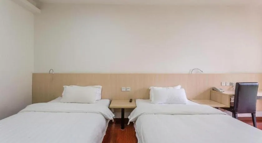 Bed in Guangzhou Hailian Hotel - Haizhu District Binjiang East Road Metro Station