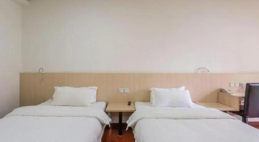 Bed in Guangzhou Hailian Hotel - Haizhu District Binjiang East Road Metro Station