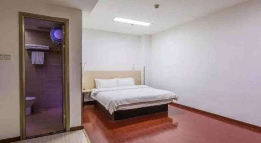 Bed in Guangzhou Hailian Hotel - Haizhu District Binjiang East Road Metro Station