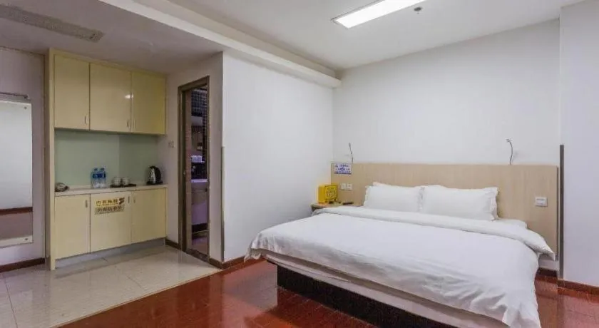 Bed in Guangzhou Hailian Hotel - Haizhu District Binjiang East Road Metro Station