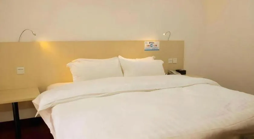 Bed in Guangzhou Hailian Hotel - Haizhu District Binjiang East Road Metro Station
