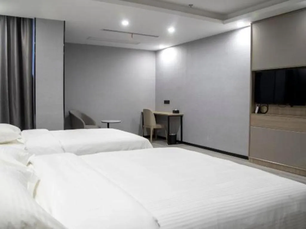 Bed in GreenTree Inn Anqing Tongcheng South Shengtang Road Shengtang International Business Hotel