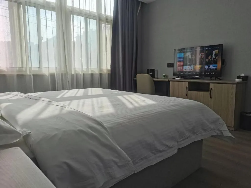 Bed in GreenTree Inn Anqing Tongcheng South Shengtang Road Shengtang International Business Hotel