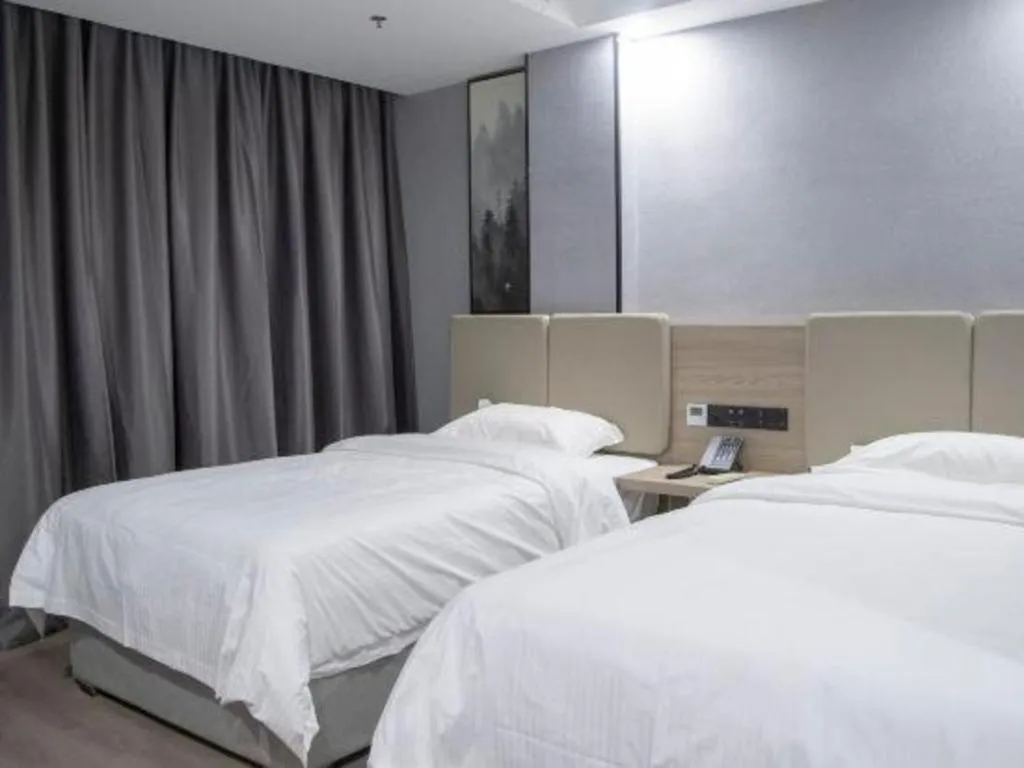 Bed in GreenTree Inn Anqing Tongcheng South Shengtang Road Shengtang International Business Hotel