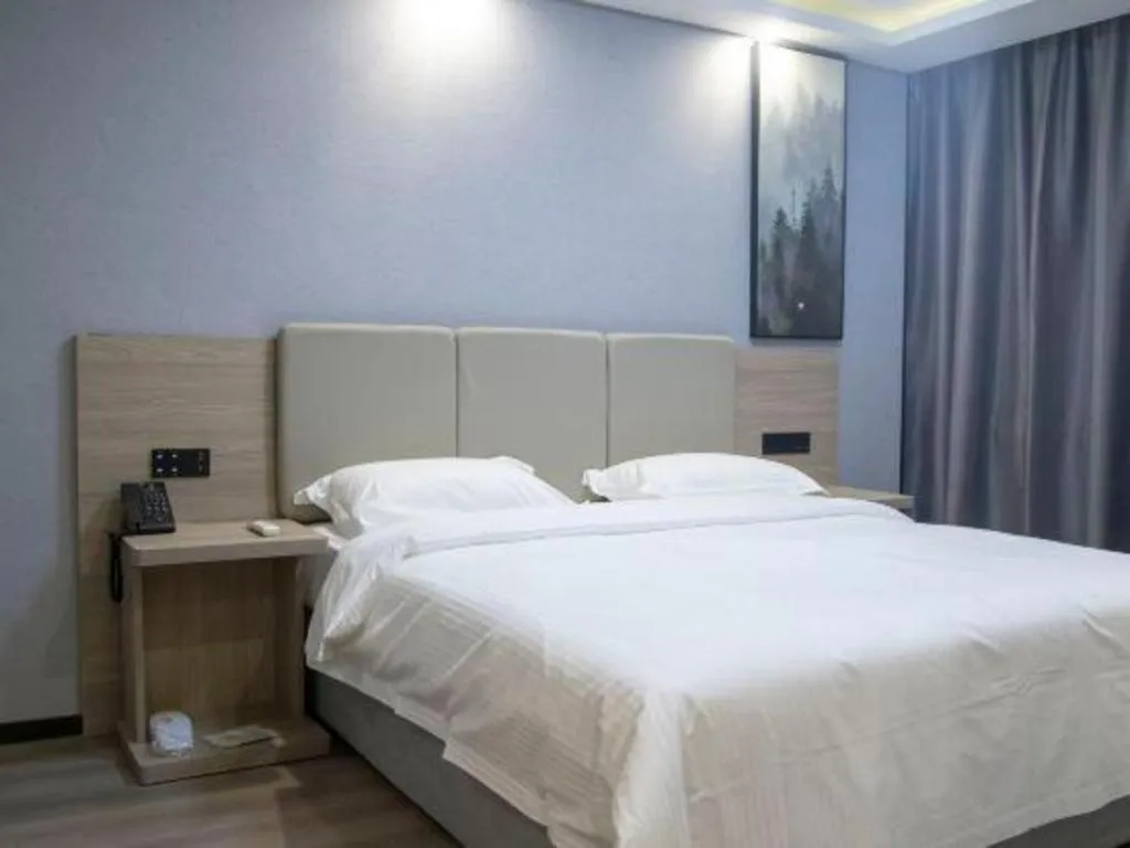 Bed in GreenTree Inn Anqing Tongcheng South Shengtang Road Shengtang International Business Hotel