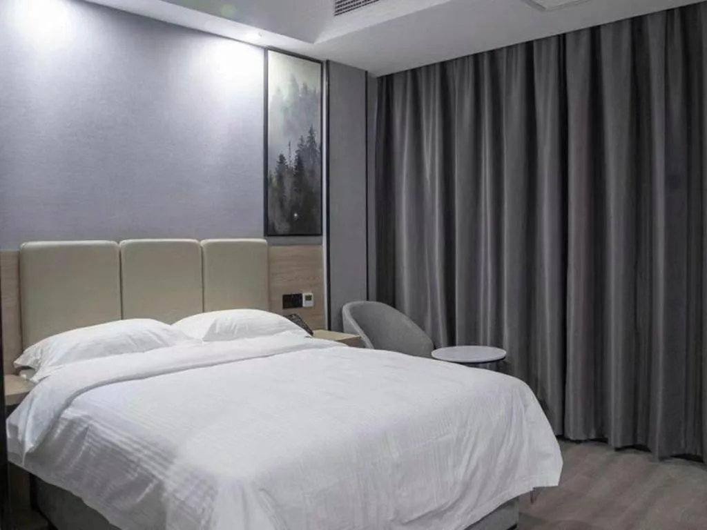 Bed in GreenTree Inn Anqing Tongcheng South Shengtang Road Shengtang International Business Hotel