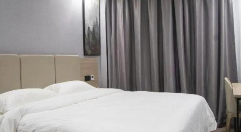 Bed in GreenTree Inn Anqing Tongcheng South Shengtang Road Shengtang International Business Hotel