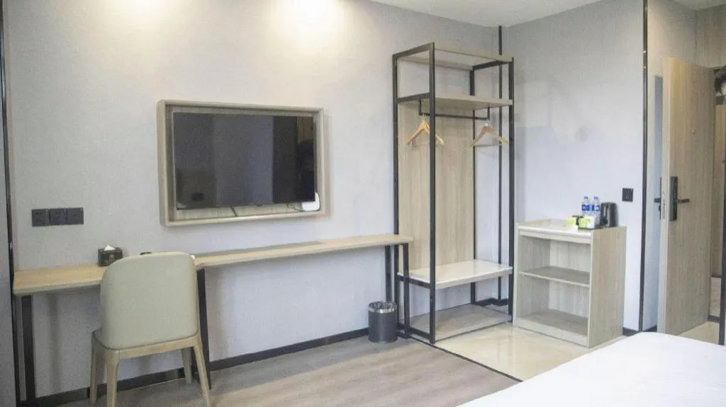 Bed in GreenTree Inn Anqing Tongcheng South Shengtang Road Shengtang International Business Hotel