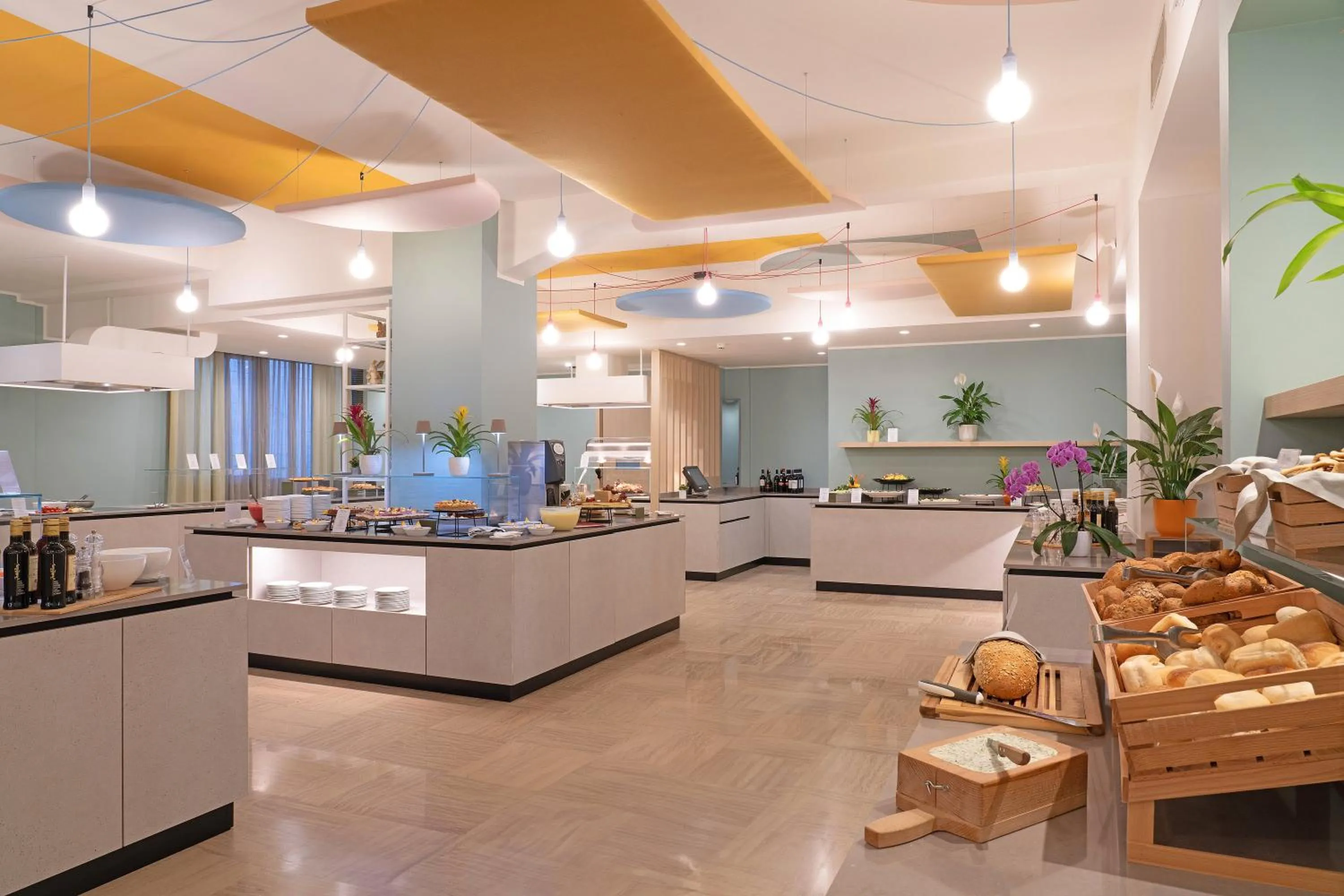 Restaurant/places to eat in Hotel La Perla - Bike Hotel