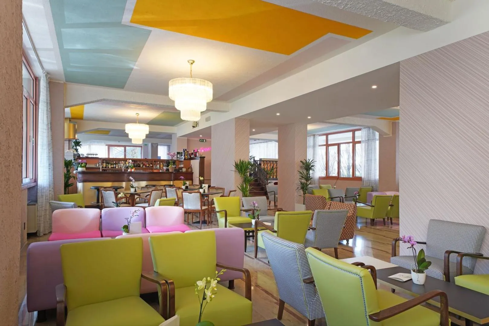 Communal lounge/ TV room in Hotel La Perla - Bike Hotel