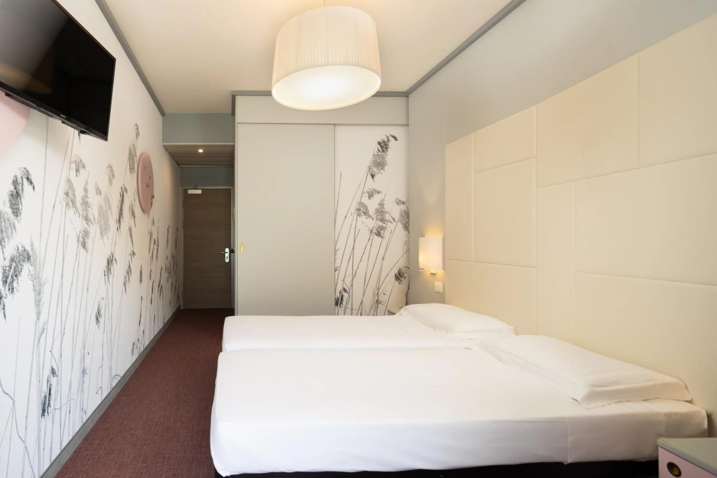 Bedroom, Bed in Hotel La Perla - Bike Hotel