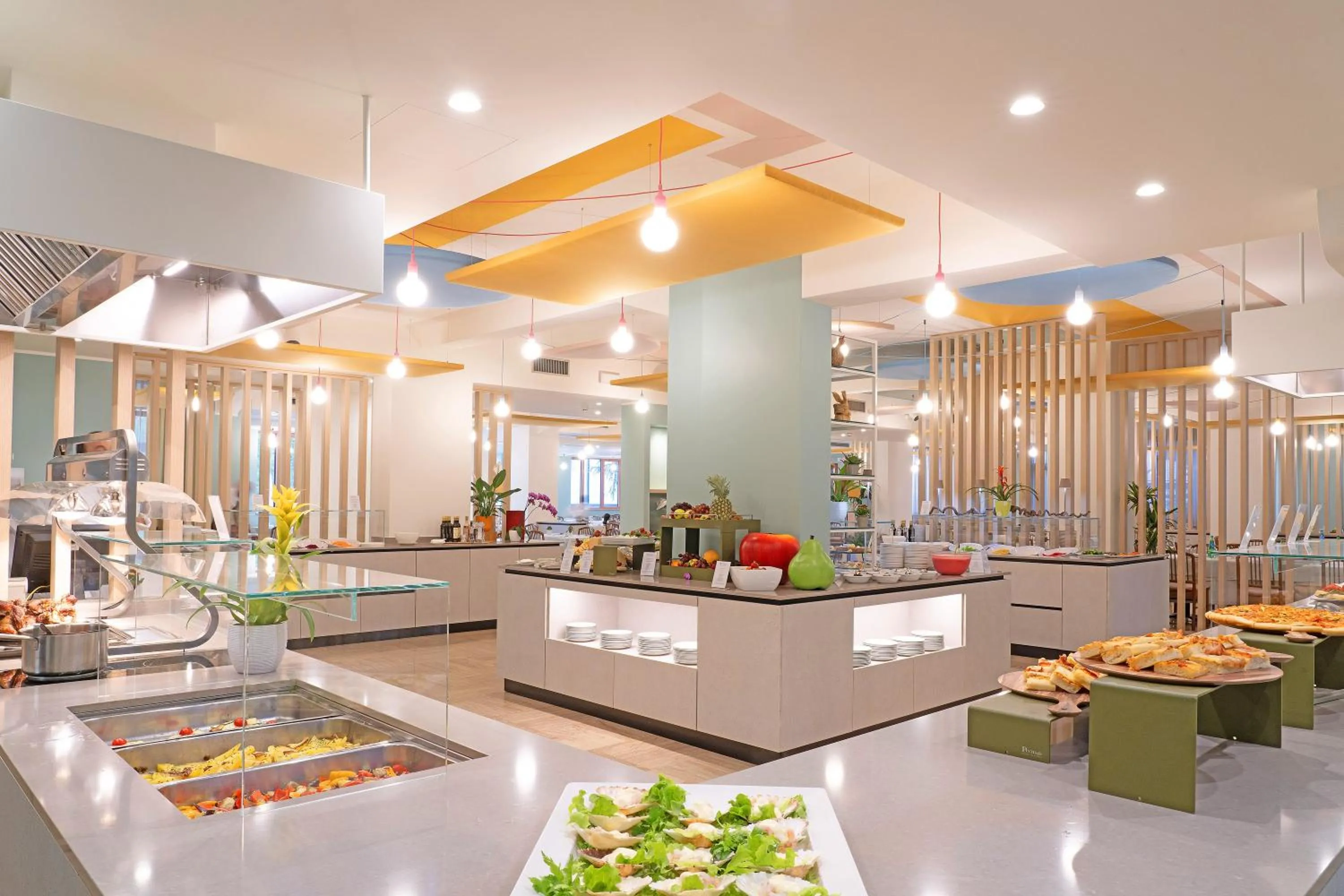 Restaurant/places to eat in Hotel La Perla - Bike Hotel