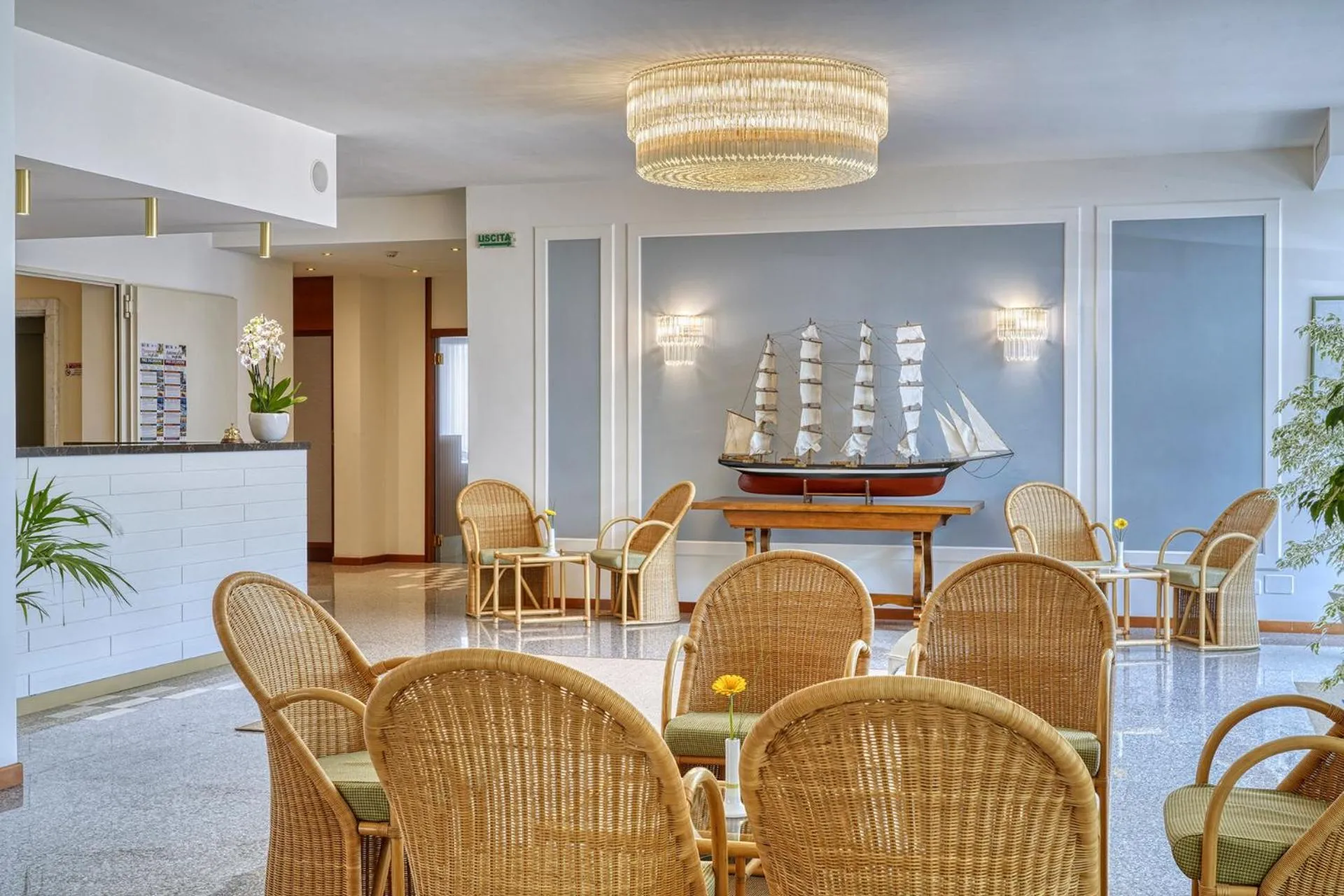 Lobby or reception in Sky Pool Hotel Sole Garda