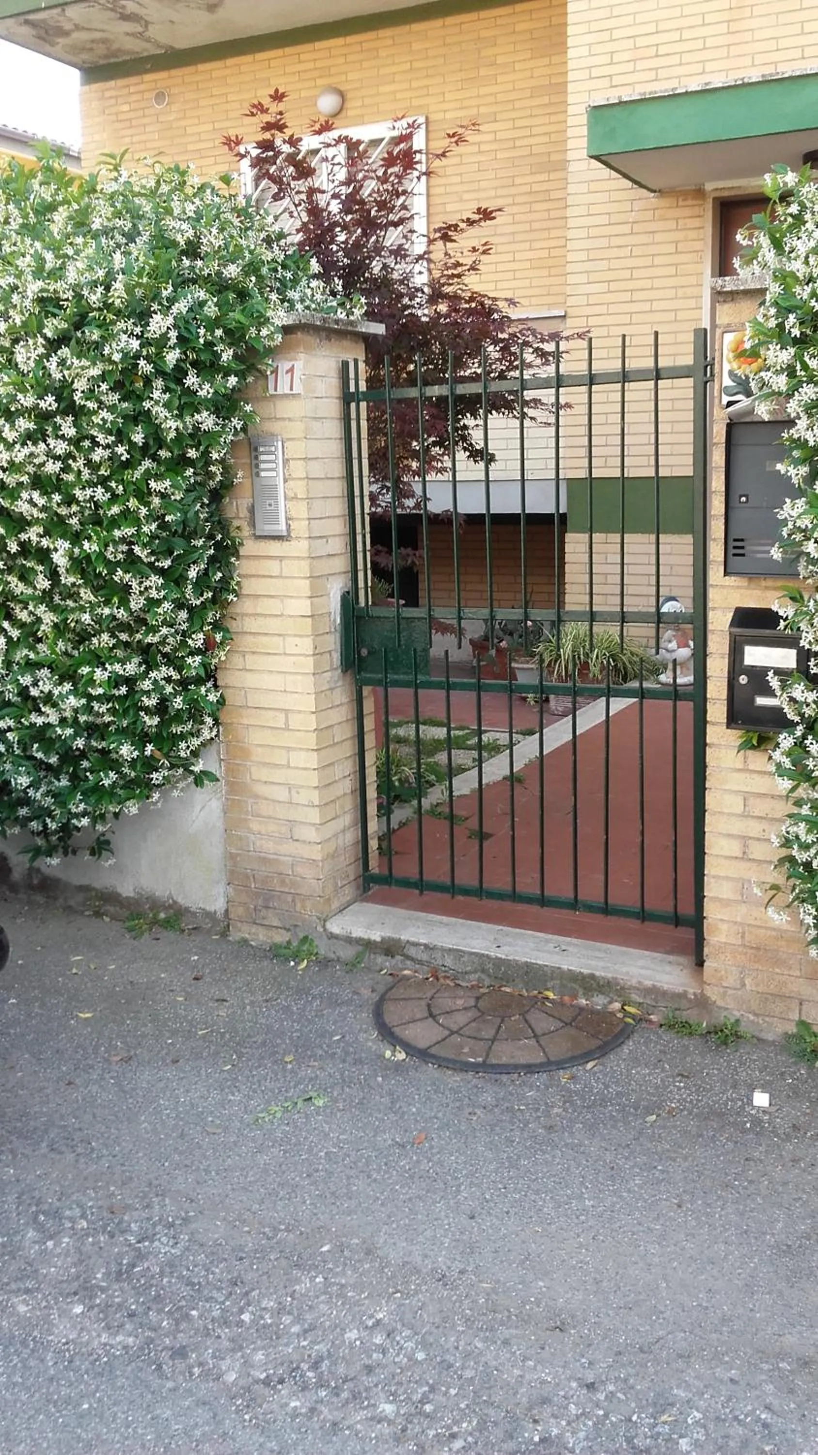 Facade/entrance in Bb Smallville