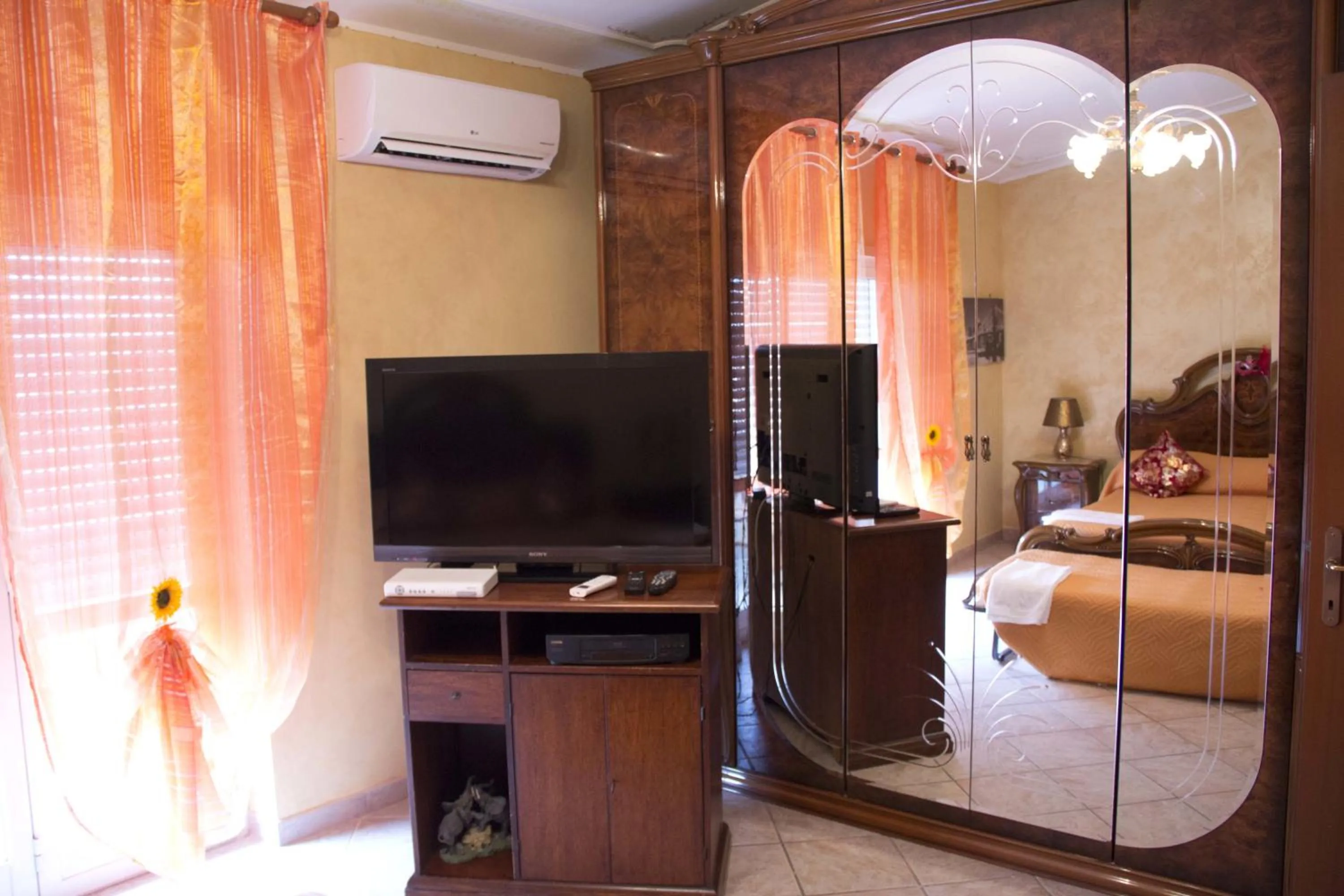 Bedroom, Bed in Bb Smallville