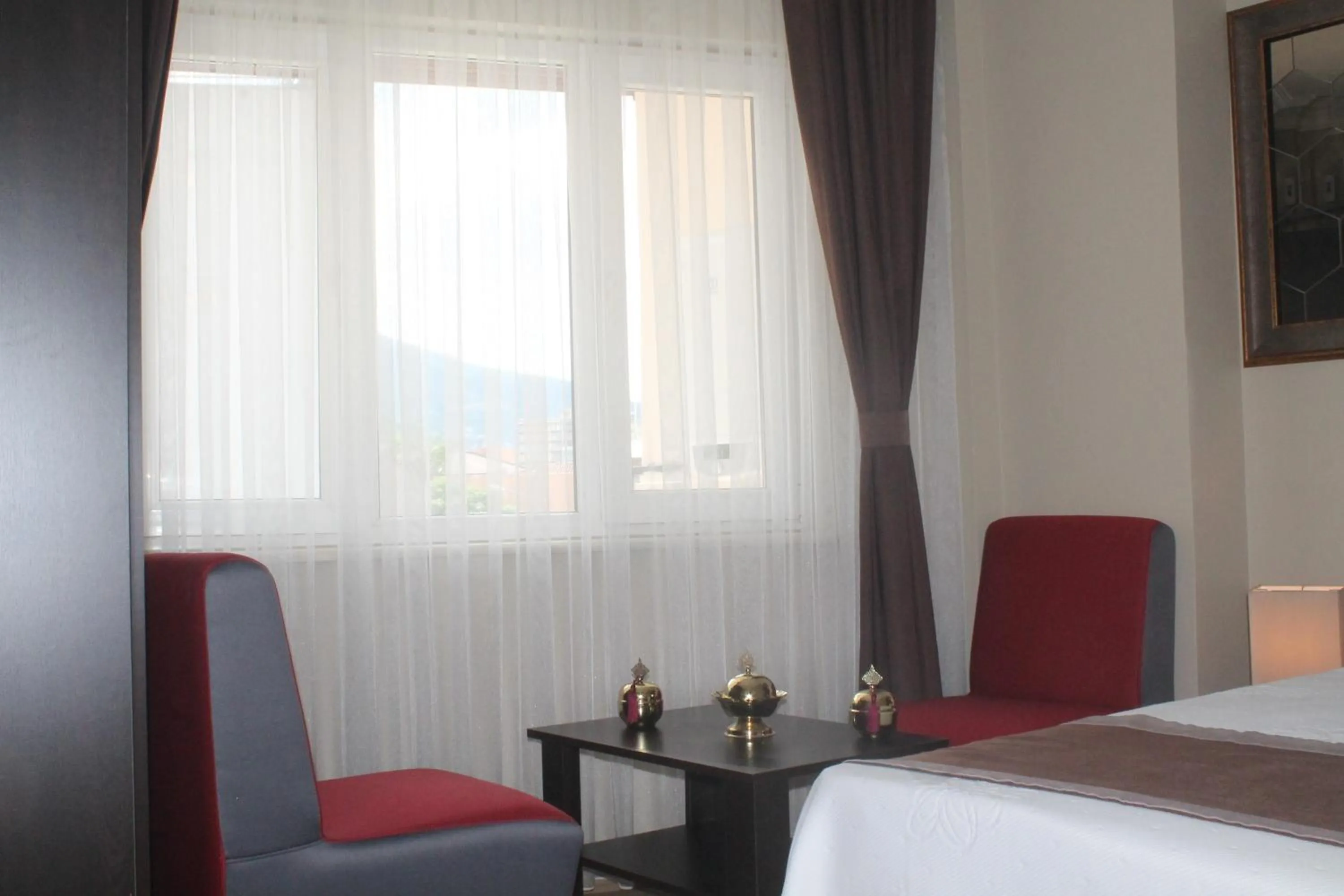 Photo of the whole room, Bed in Lena Central Flats