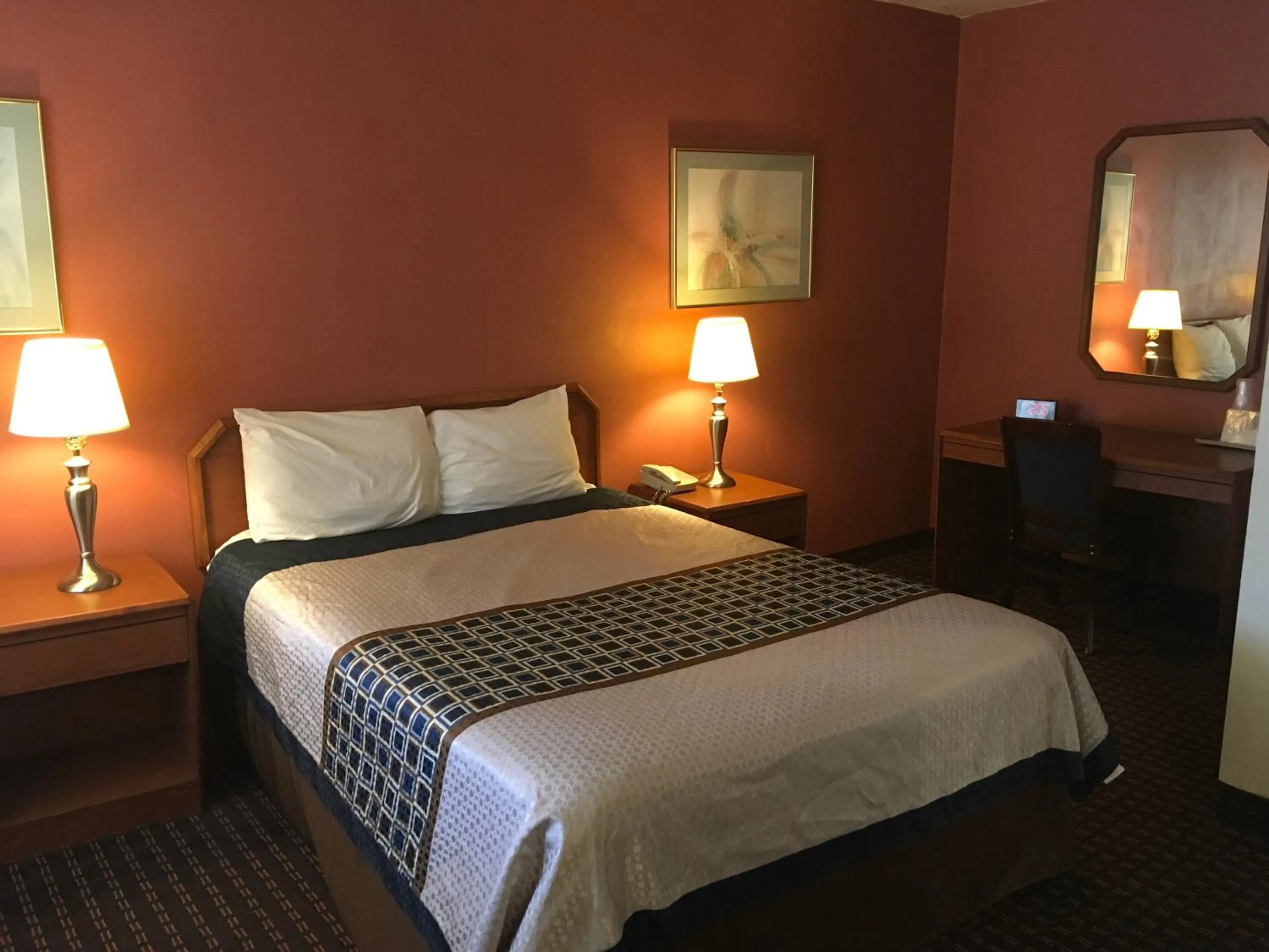 Bedroom, Bed in Budget Inn Lafonda Motel