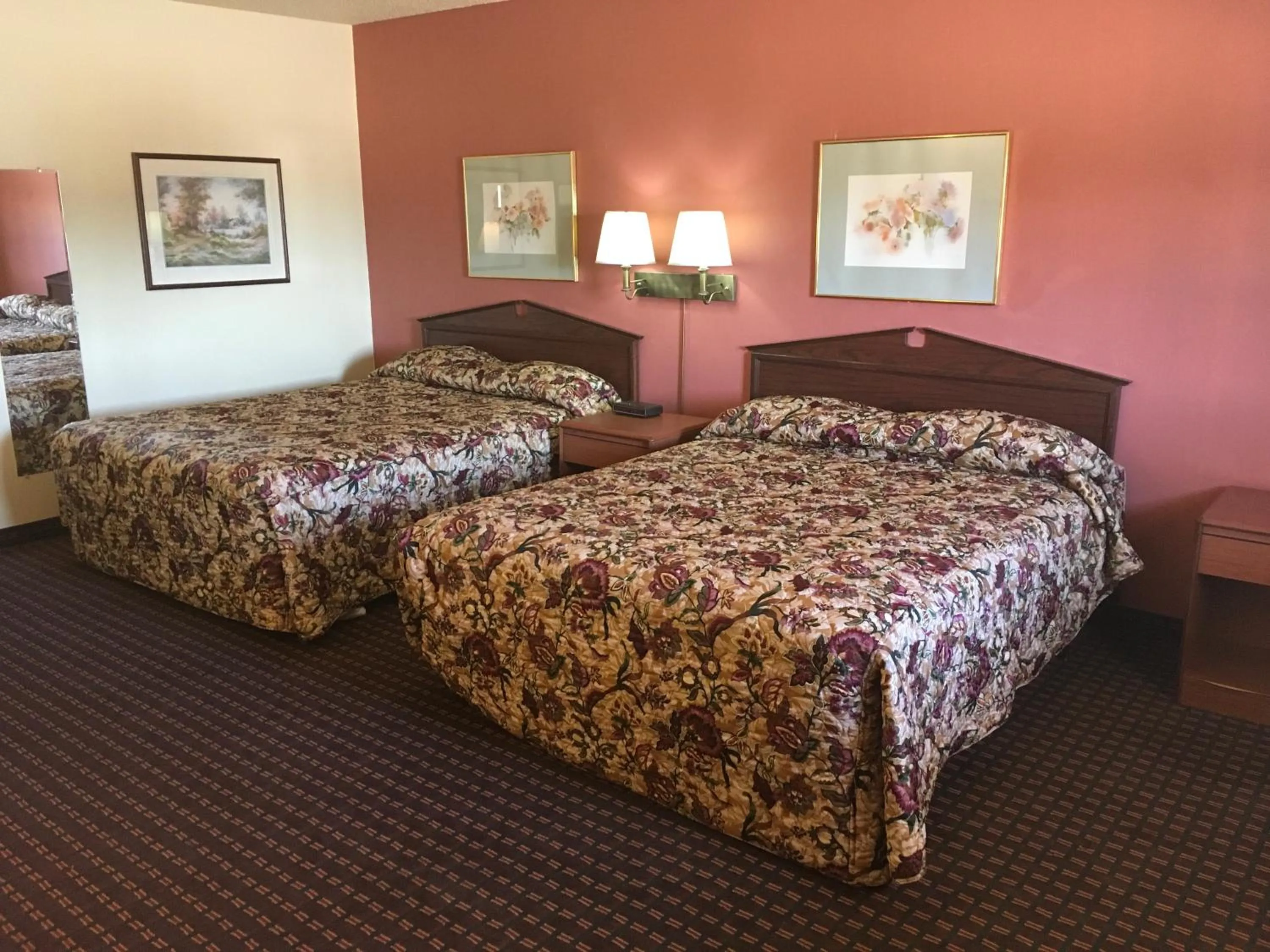 Bed in Budget Inn Lafonda Motel