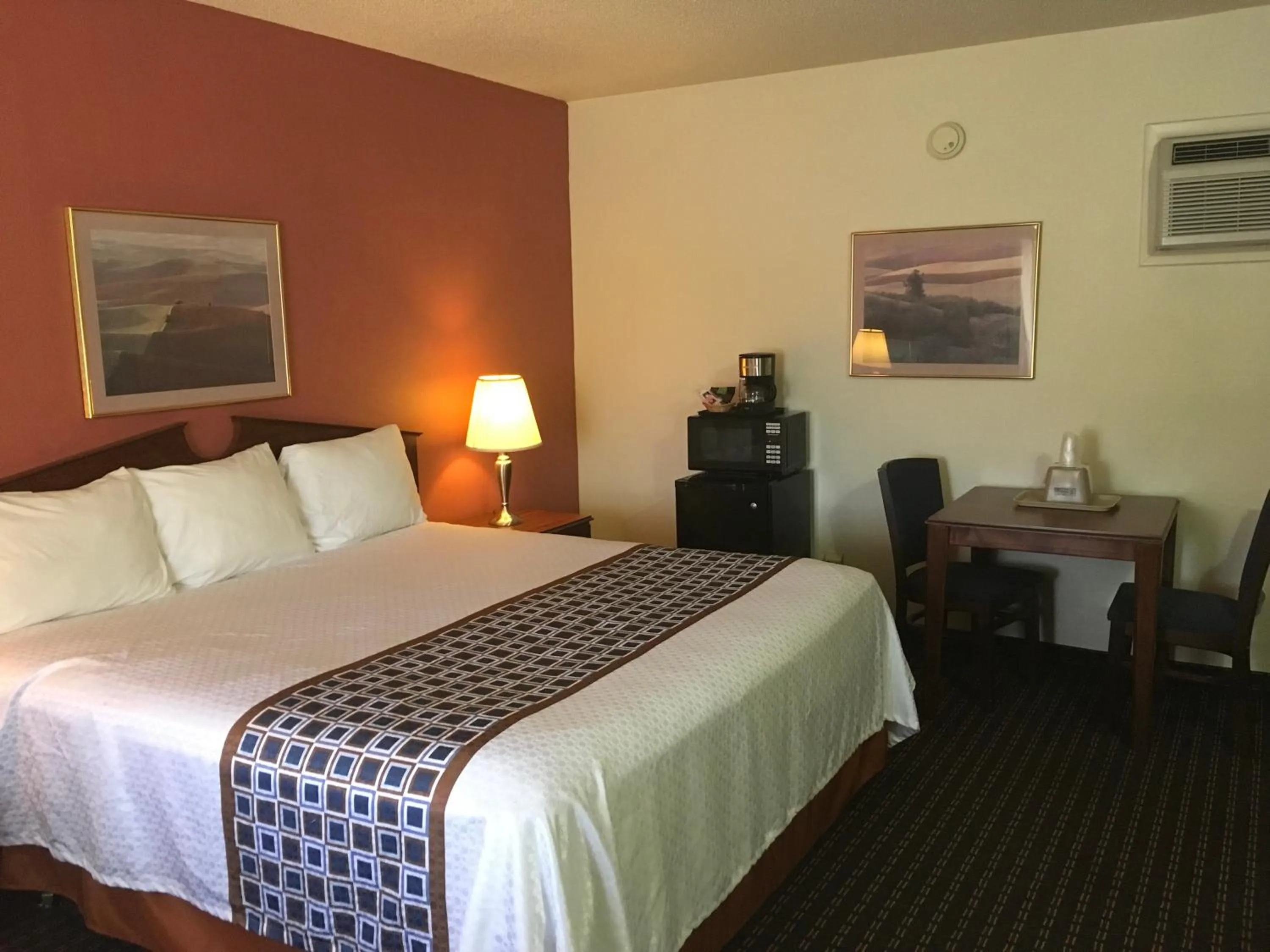 Bed in Budget Inn Lafonda Motel