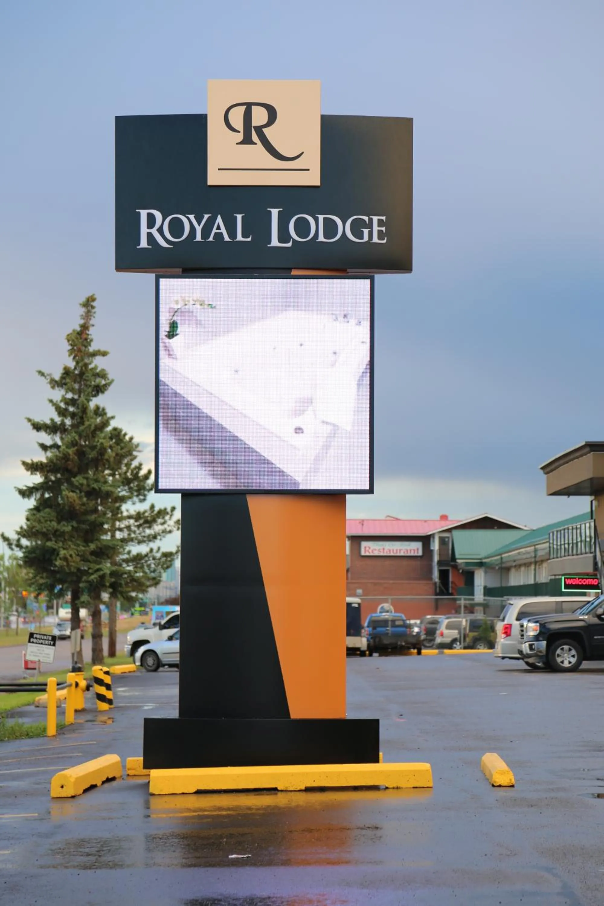 Property logo or sign in Royal Lodge