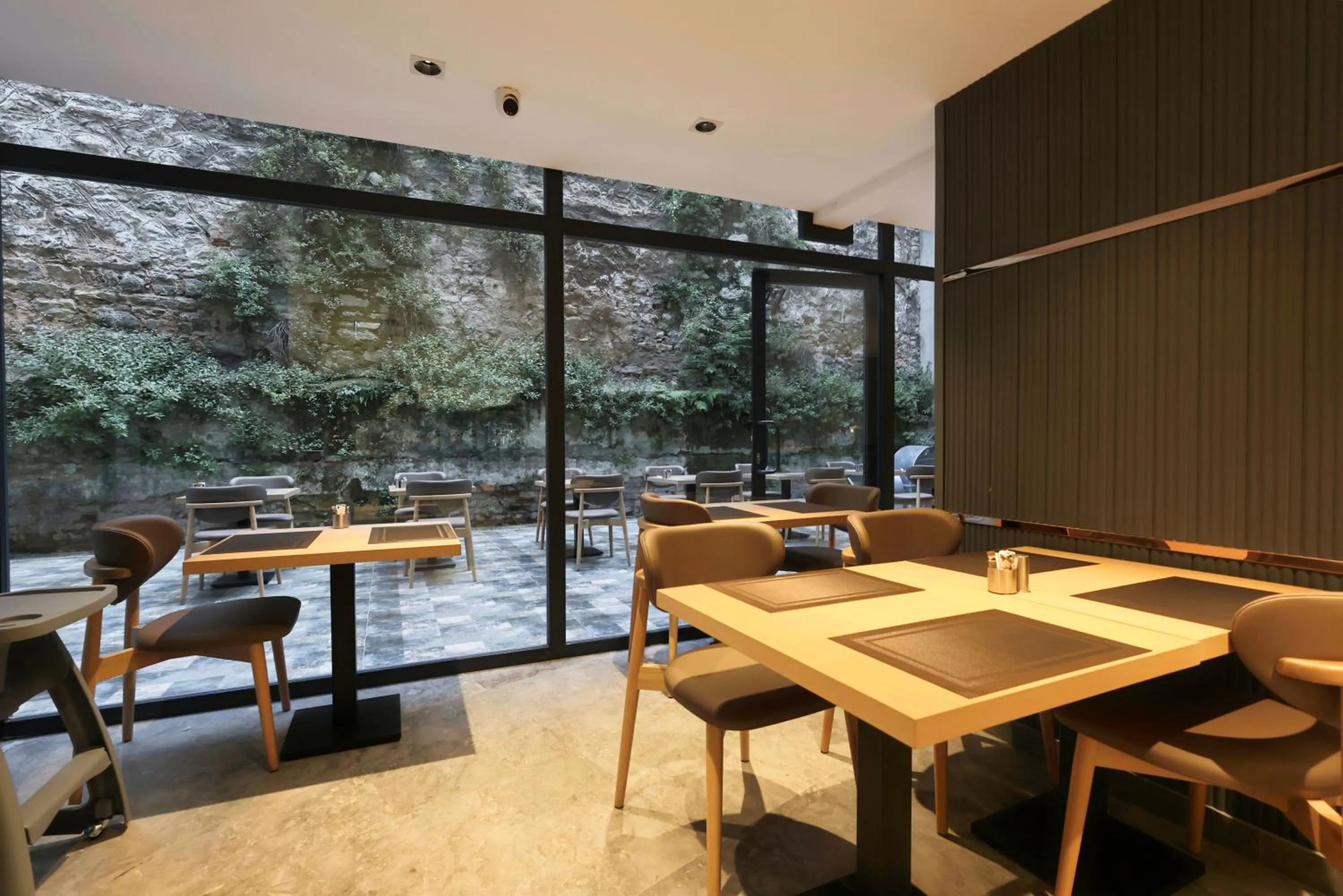 Restaurant/places to eat in The Galata Glory Hotel