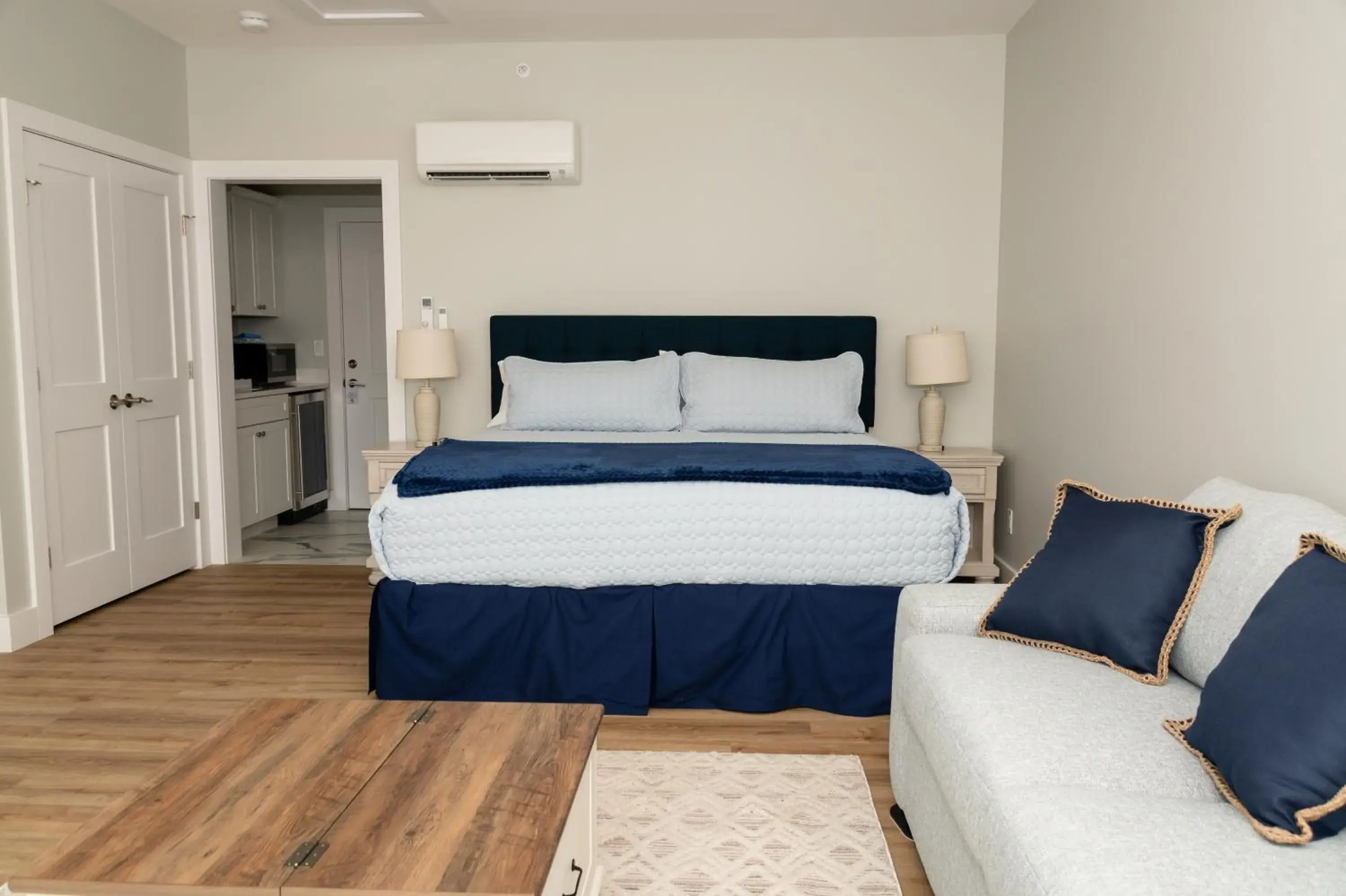 King Efficiency With Balcony Oceanfront in Terrace By The Sea King Efficiency With Balcony Oceanfront in Terrace By The Sea
