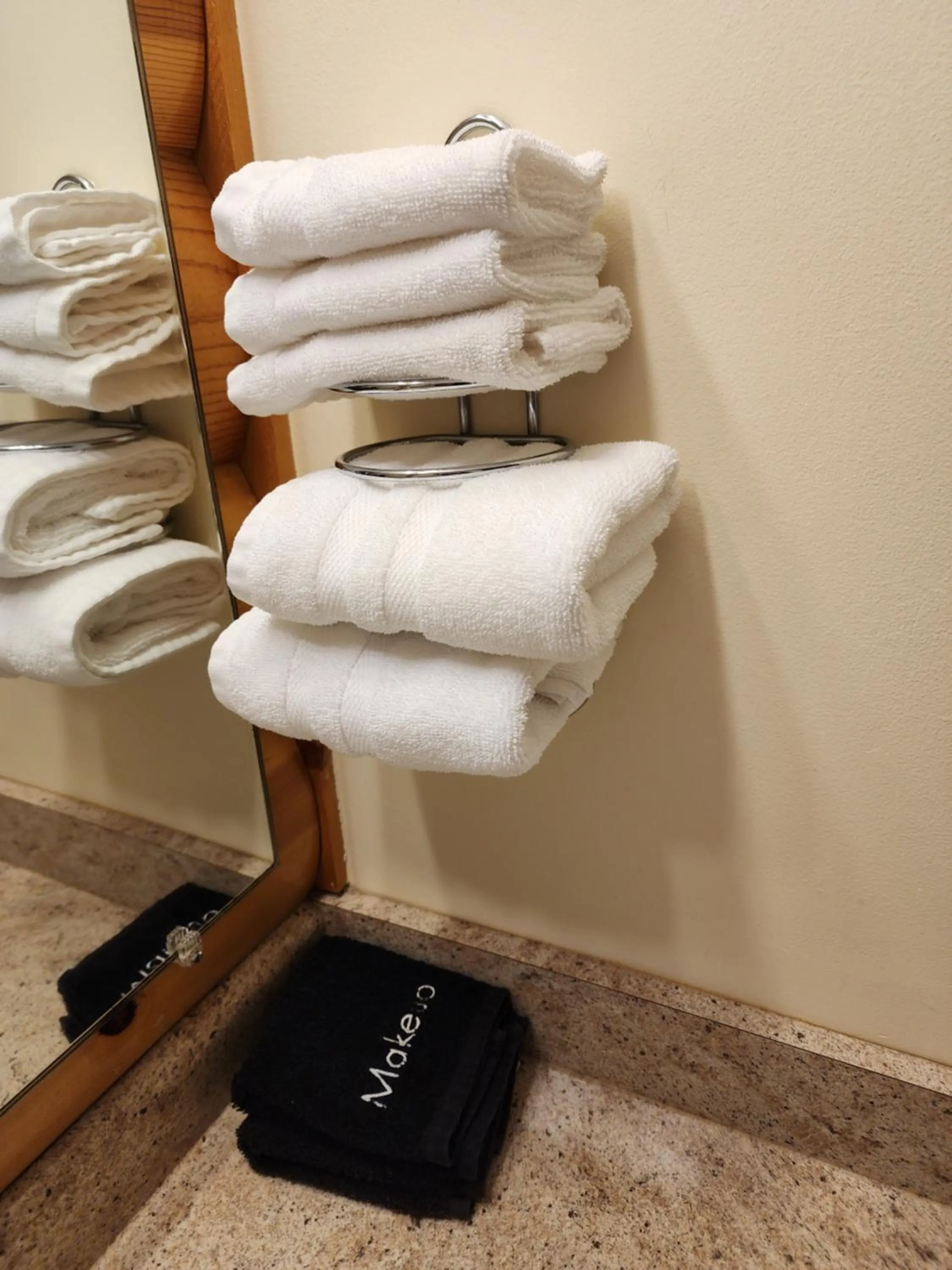towels in Grantsburg Inn