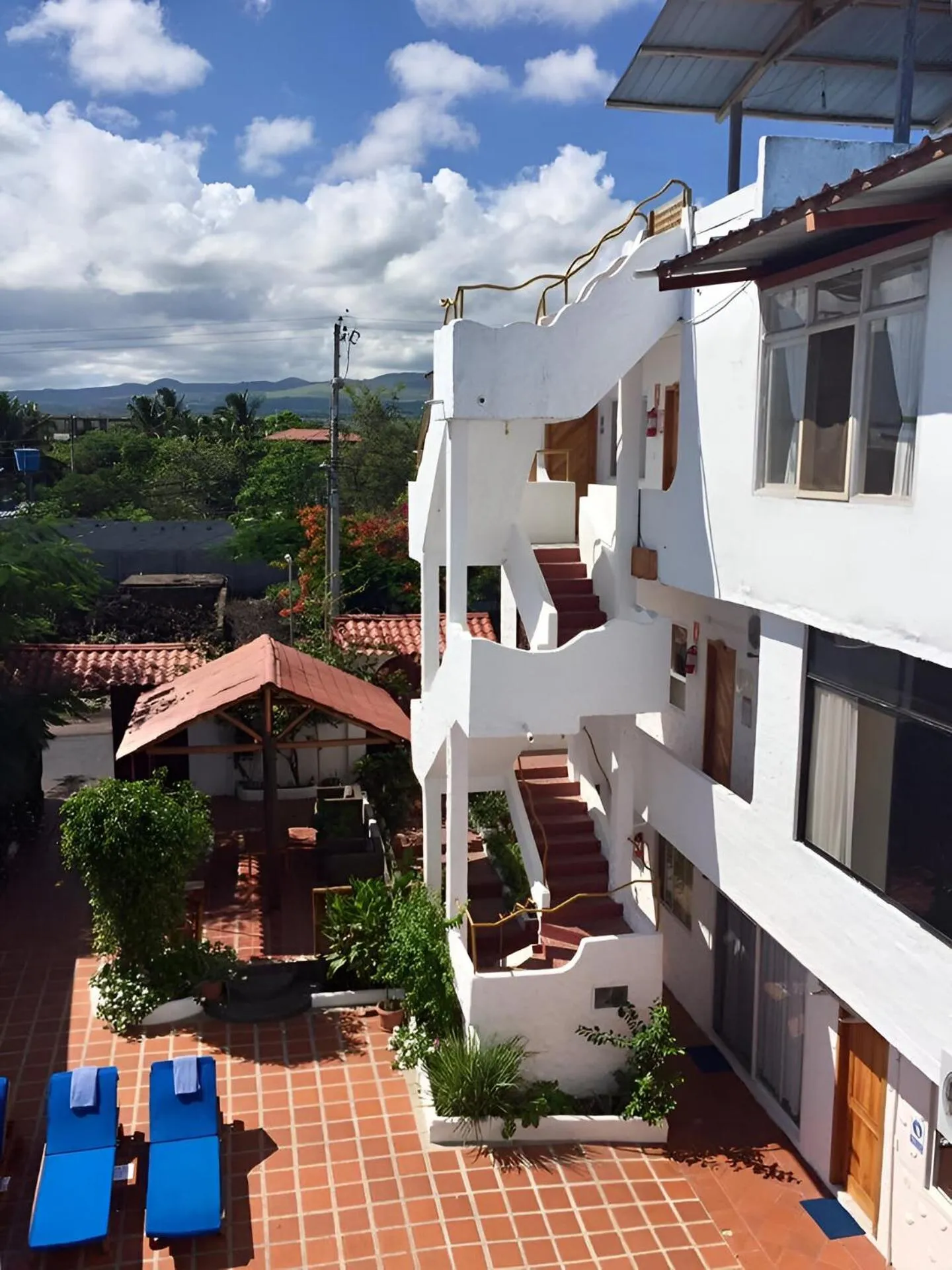 Property building in Hotel La Casa de Judy