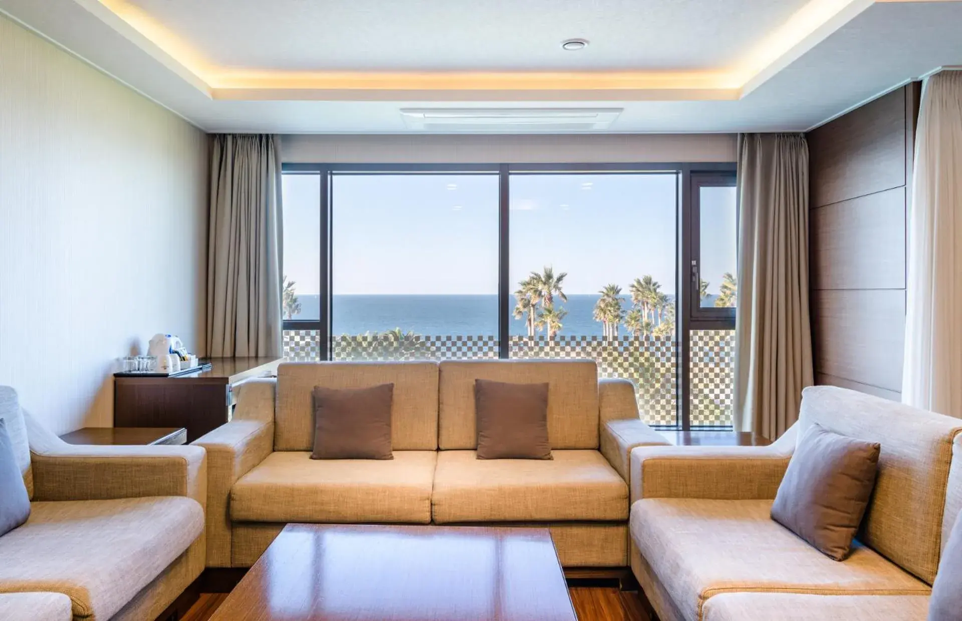 King Suite in Uni Hotel Jeju King Suite in Uni Hotel Jeju