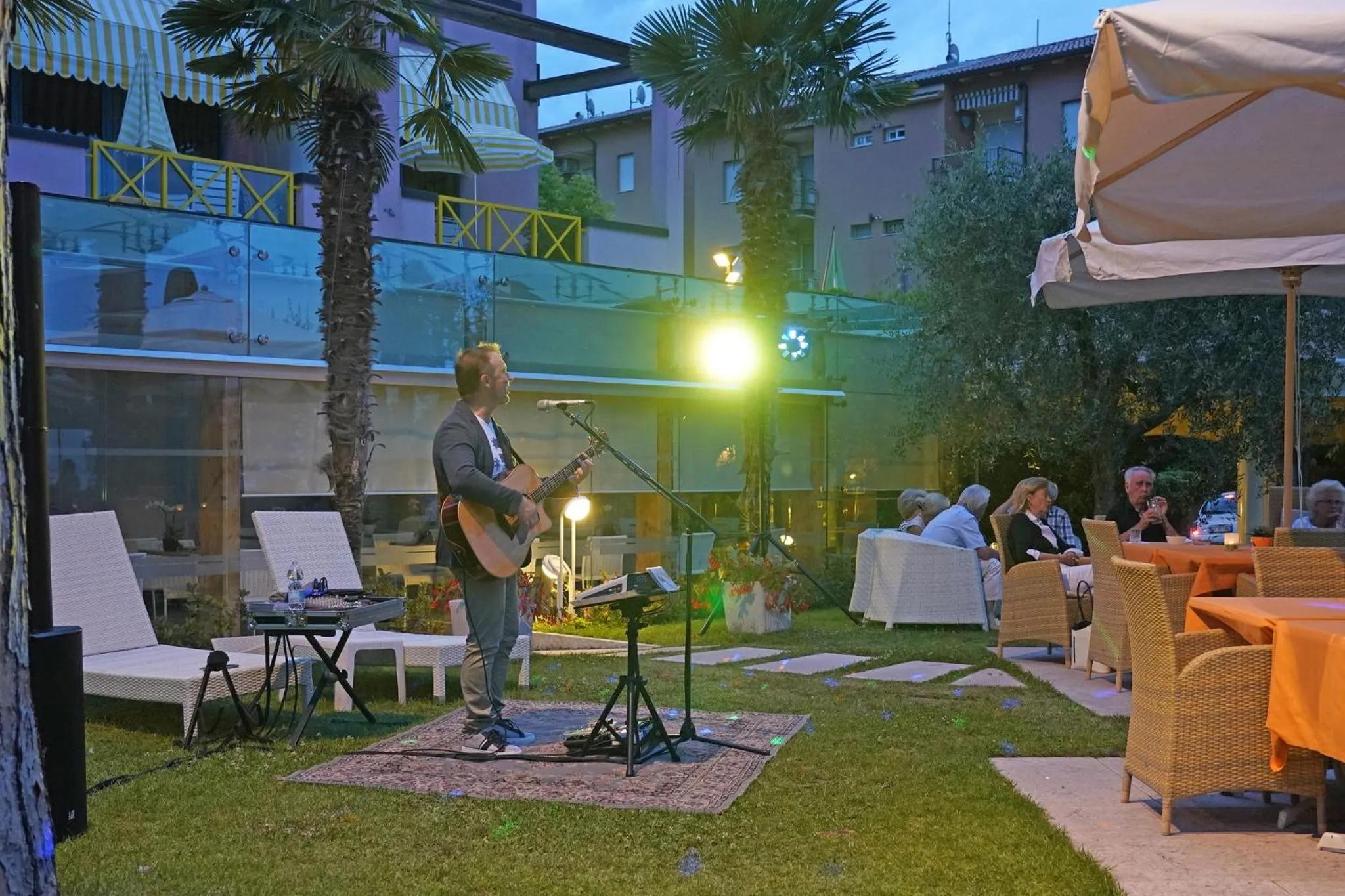 Evening entertainment in Hotel Sportsman