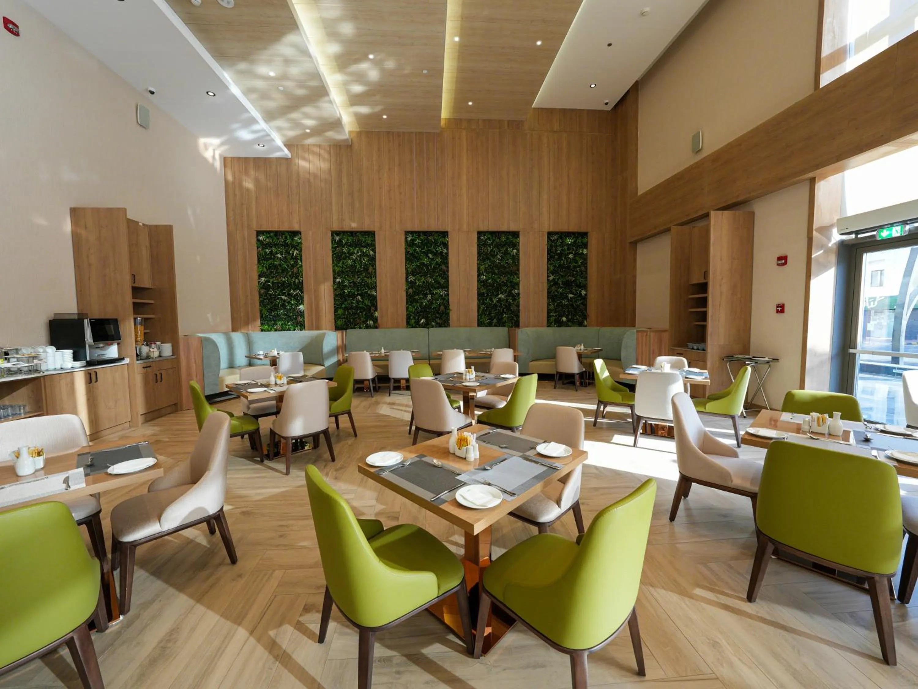 Restaurant/places to eat in Casa Diora Hotel Al Rawdah