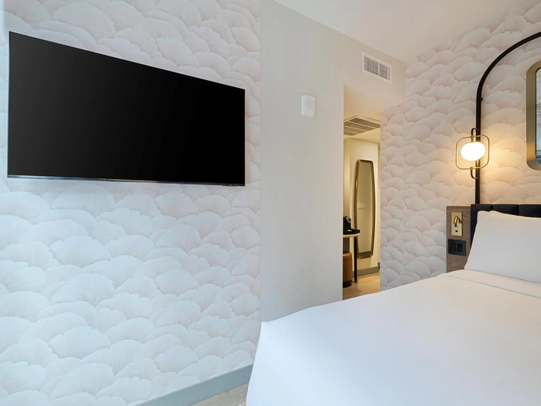 Photo of the whole room, Bed in voco Times Square - Broadway by IHG