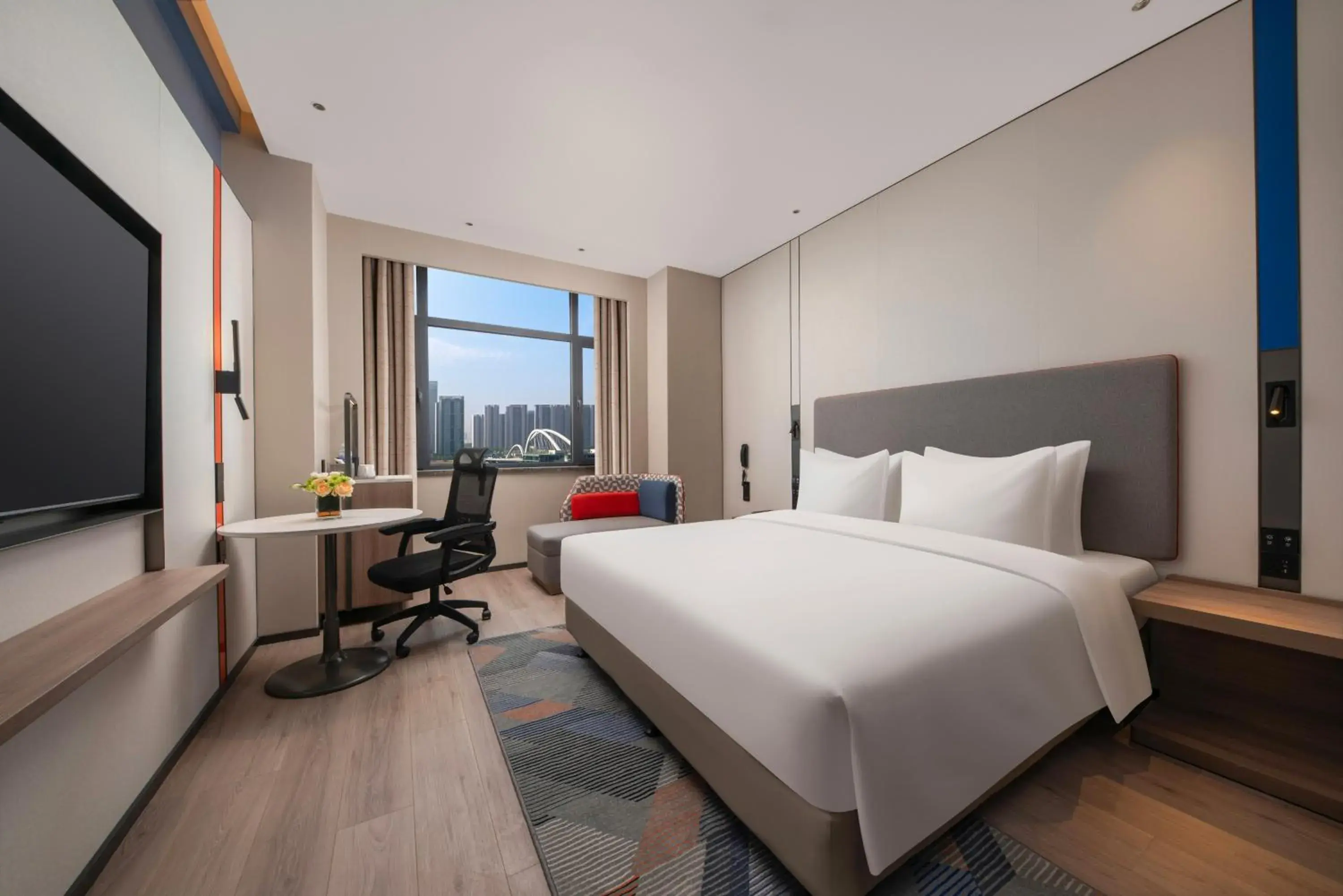 Standard Super King Room in Holiday Inn Express Qingdao City Balcony by IHG Standard Super King Room in Holiday Inn Express Qingdao City Balcony by IHG