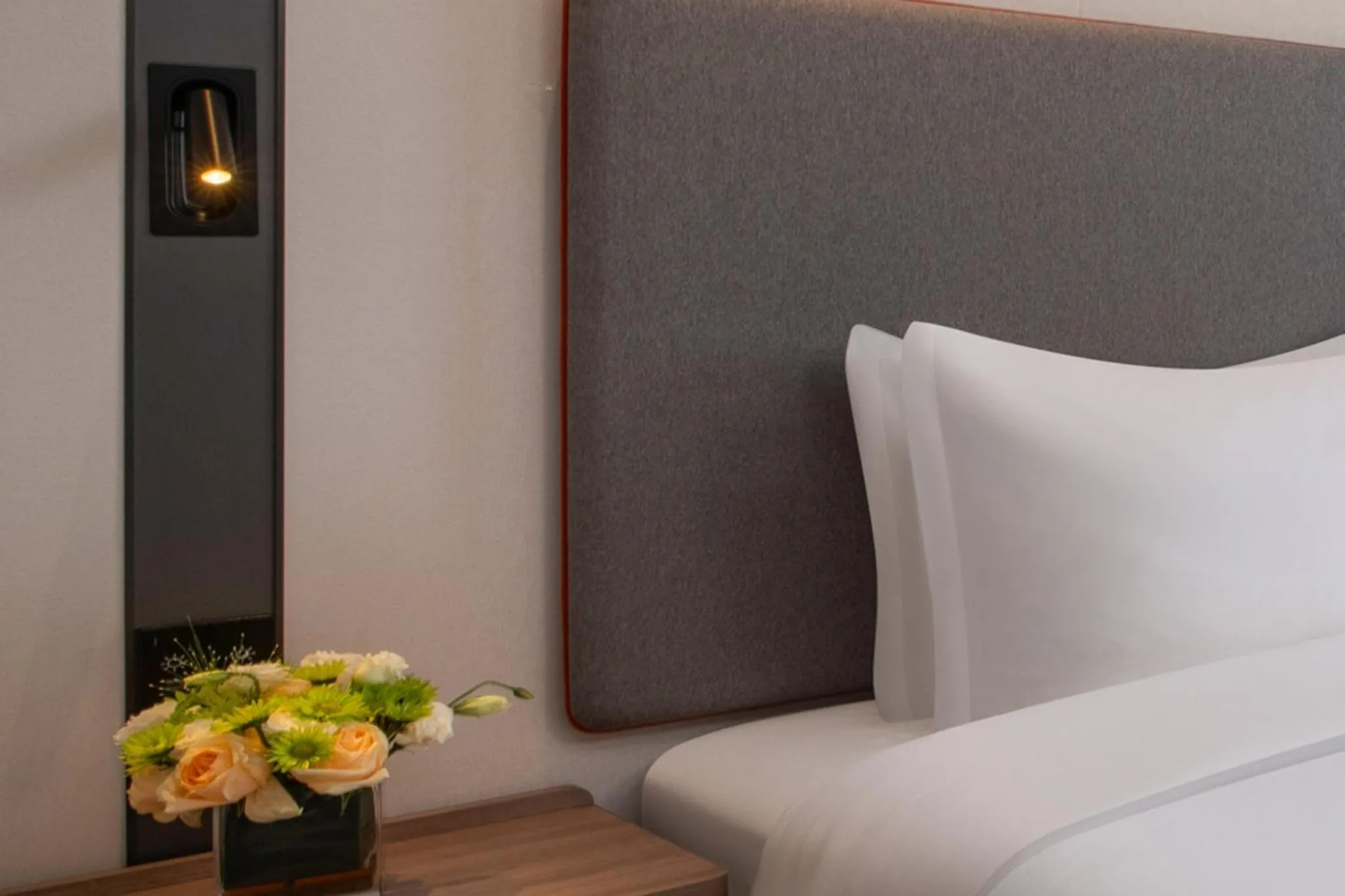 Photo of the whole room, Bed in Holiday Inn Express Qingdao City Balcony by IHG