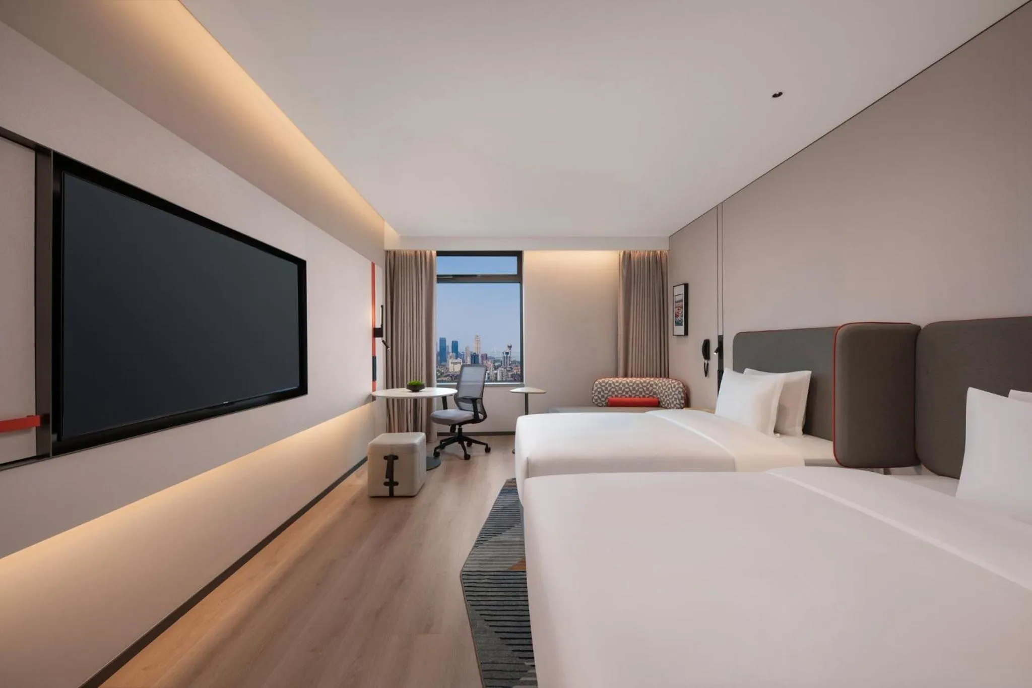 Photo of the whole room, Bed in Holiday Inn Express Wuhan Jianghan Road by IHG