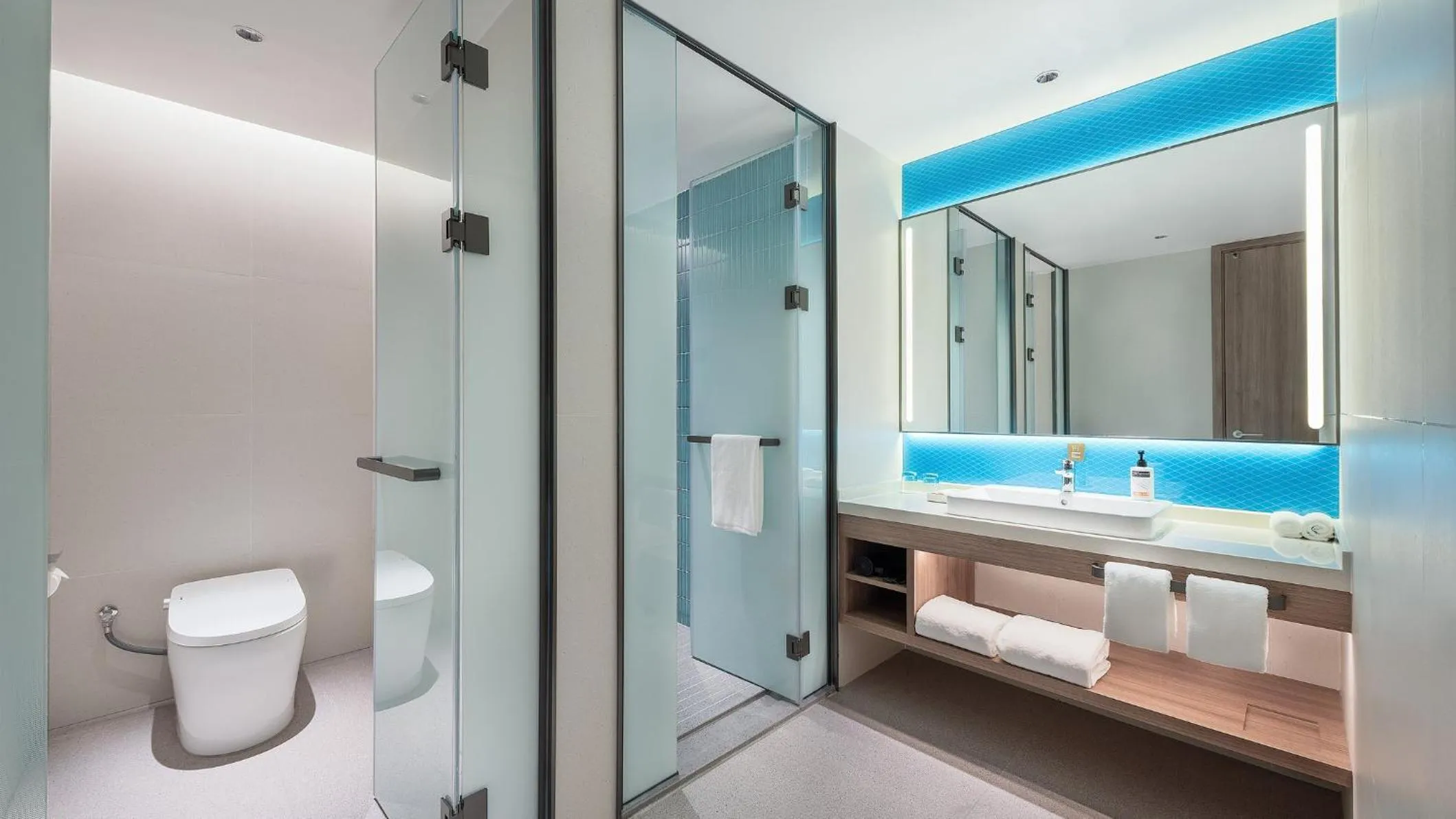 Bathroom in Holiday Inn Express Xi'an Caotang Technology Park by IHG