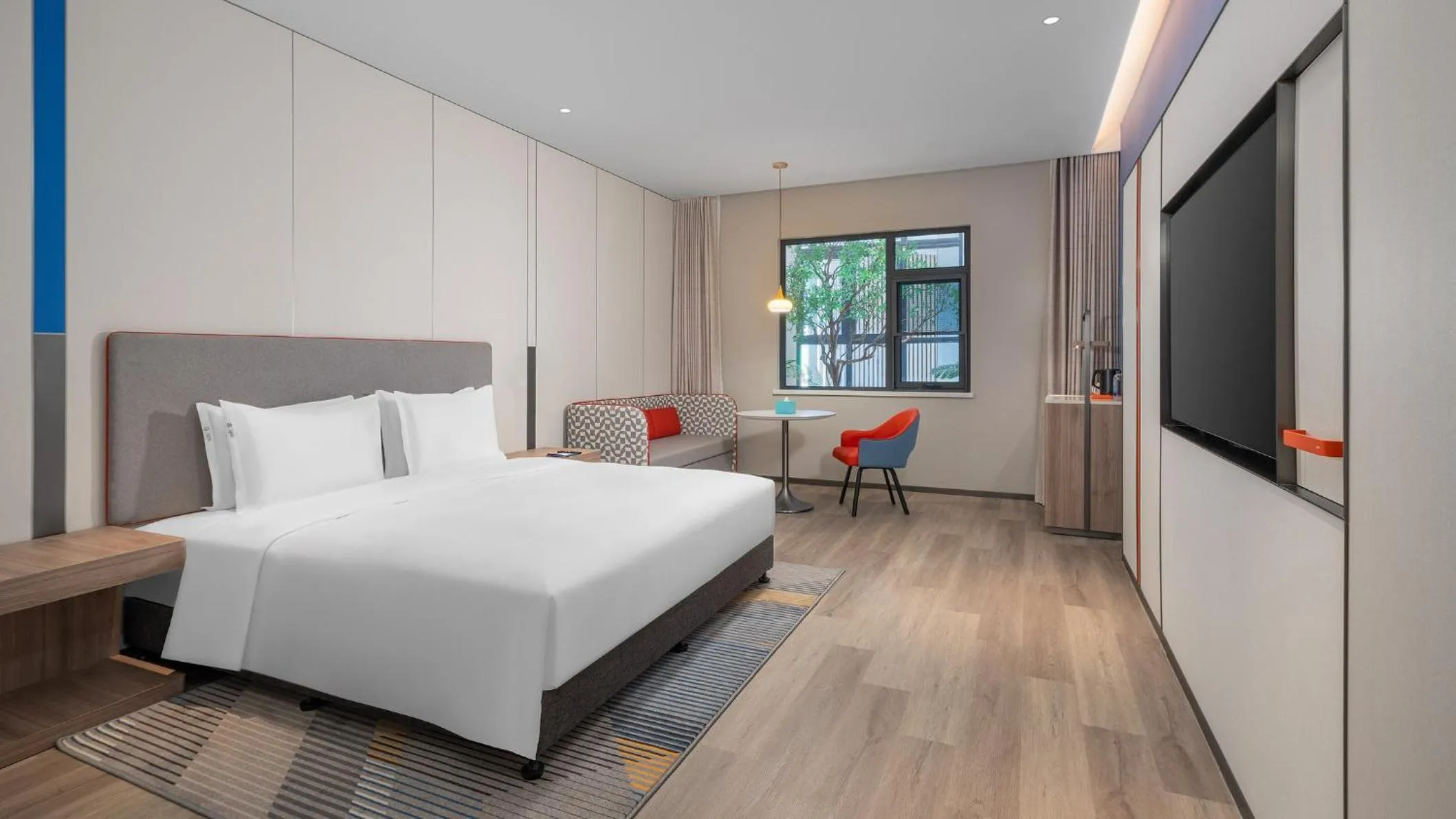 Photo of the whole room, Bed in Holiday Inn Express Xi'an Caotang Technology Park by IHG