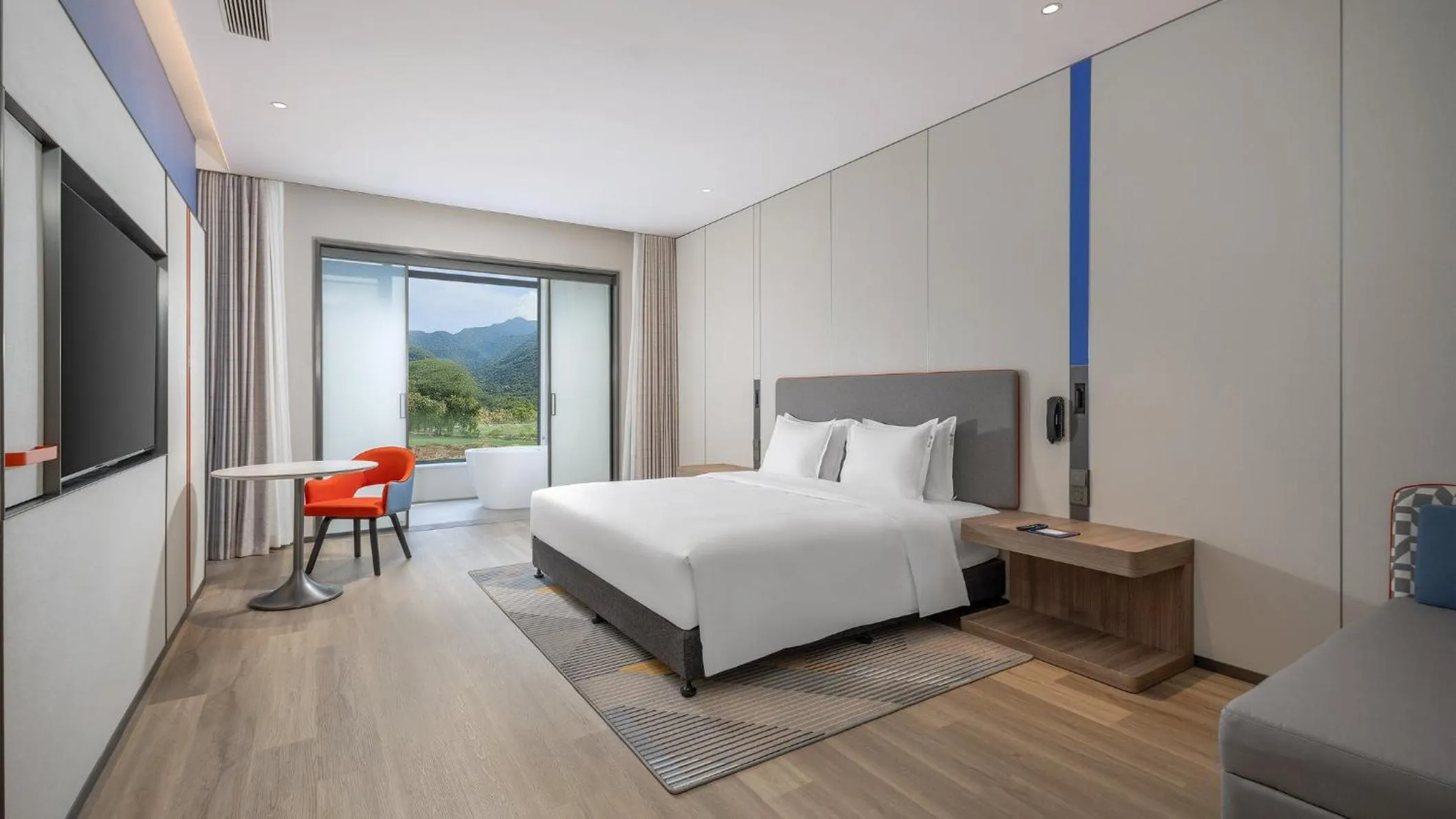 Photo of the whole room, Bed in Holiday Inn Express Xi'an Caotang Technology Park by IHG