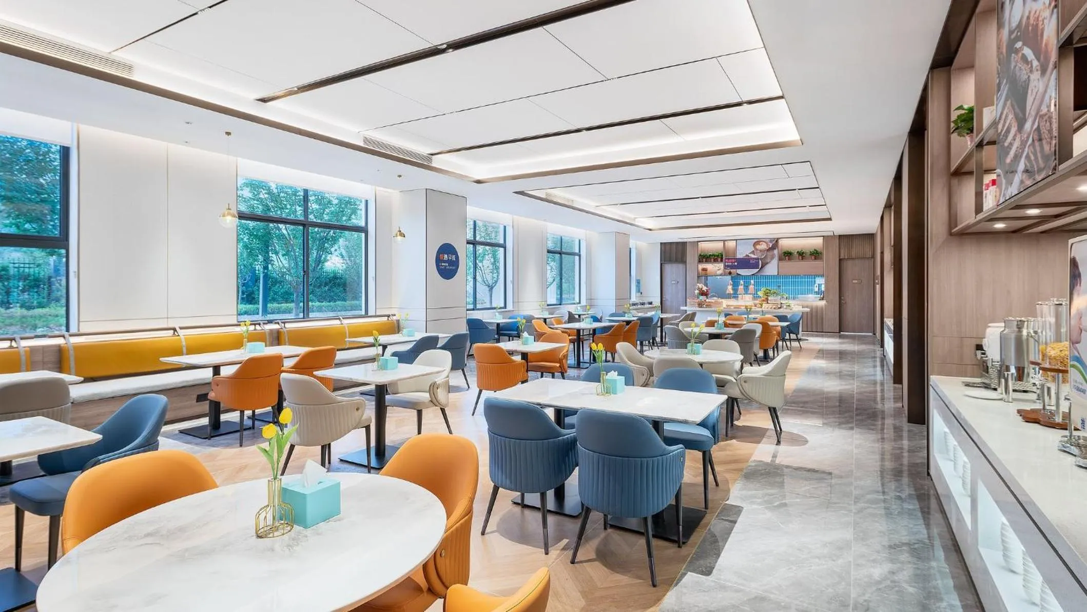 Restaurant/places to eat in Holiday Inn Express Xi'an Caotang Technology Park by IHG