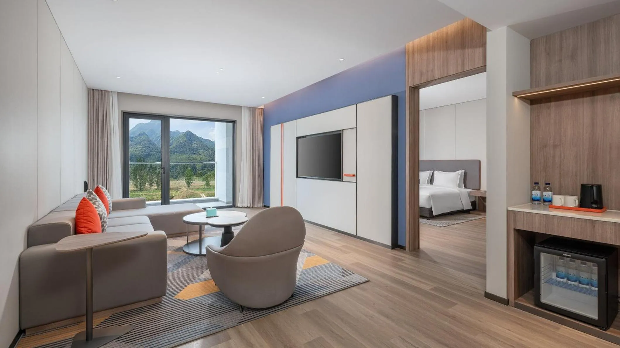 Photo of the whole room, Bed in Holiday Inn Express Xi'an Caotang Technology Park by IHG