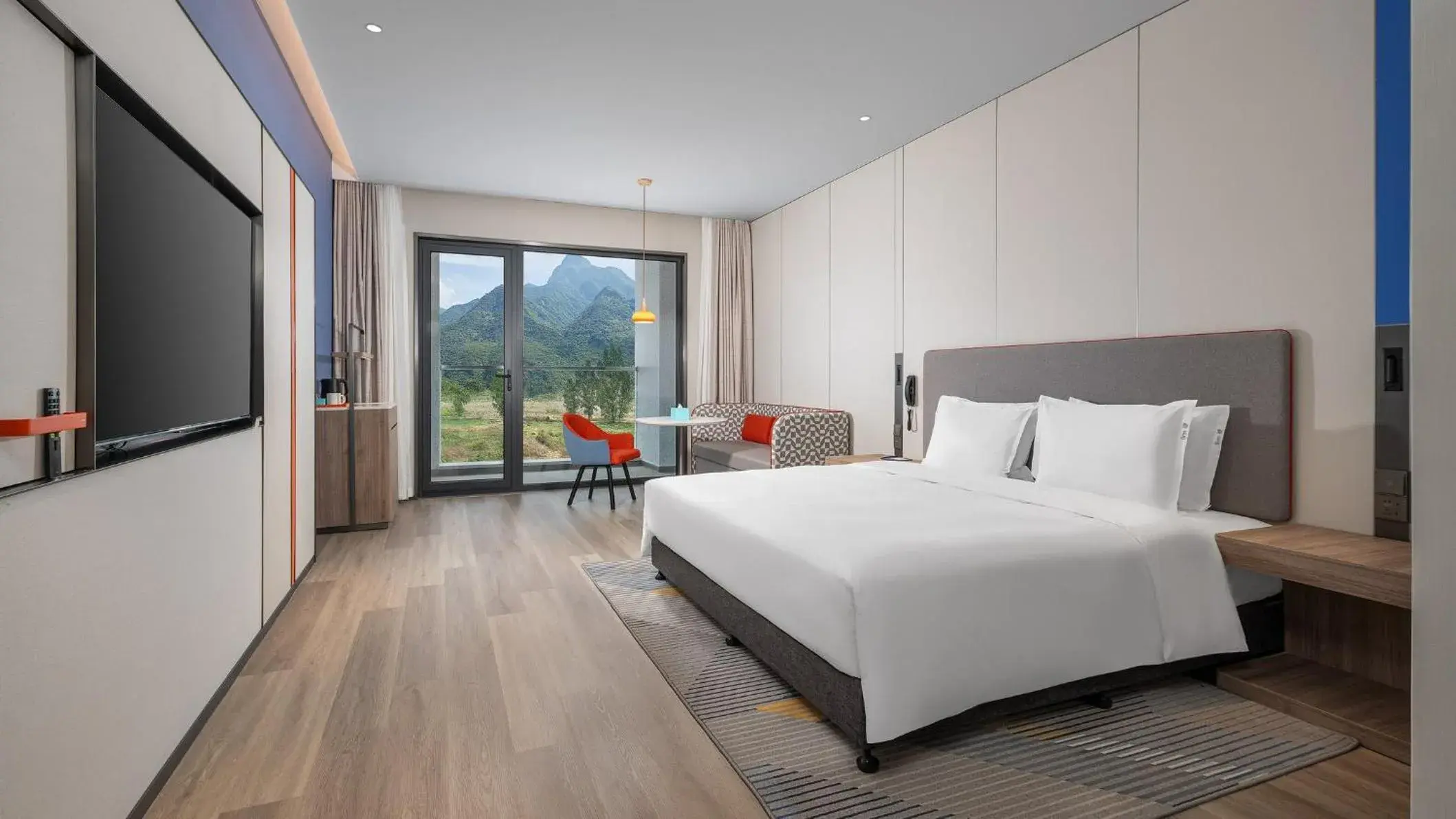 King Room with Mountain View in Holiday Inn Express Xi'an Caotang Technology Park by IHG King Room with Mountain View in Holiday Inn Express Xi'an Caotang Technology Park by IHG