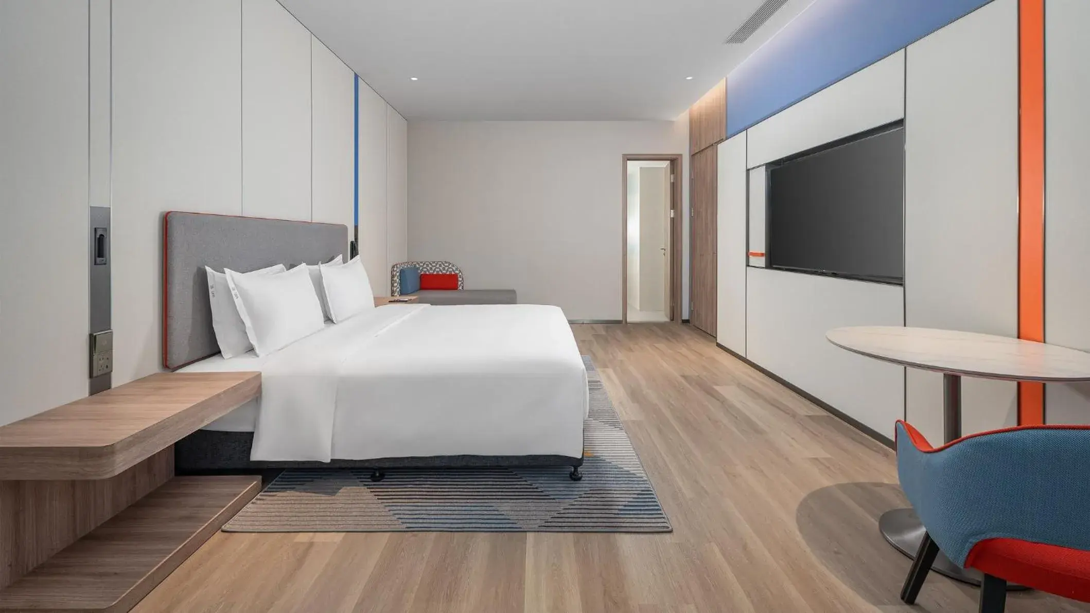 King Room with Mountain View in Holiday Inn Express Xi'an Caotang Technology Park by IHG King Room with Mountain View in Holiday Inn Express Xi'an Caotang Technology Park by IHG