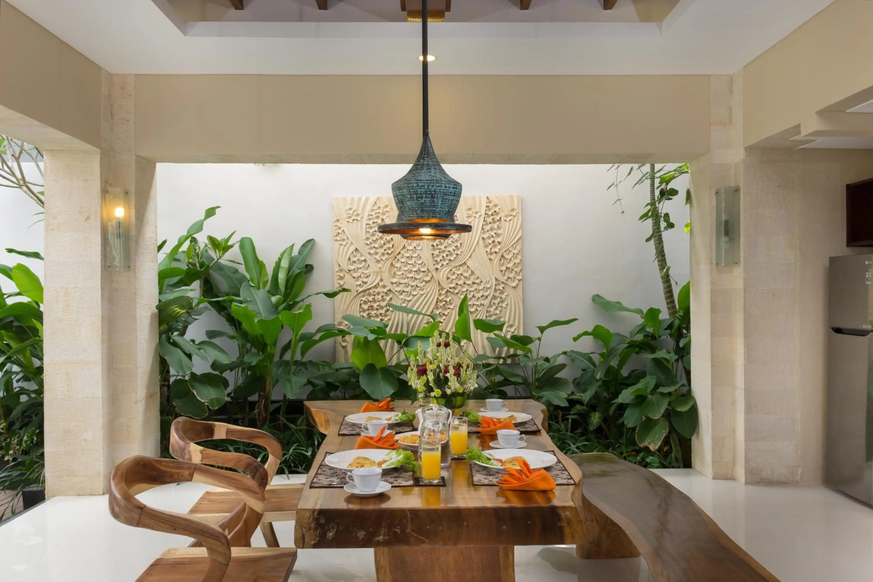 Day in The Secret Villas