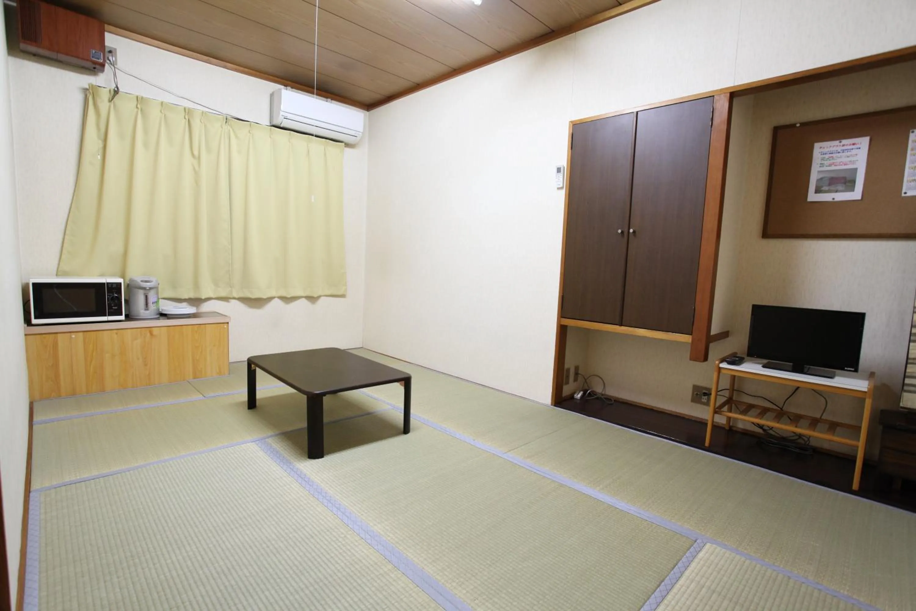 Japanese-Style Standard Room with Shared Bathroom - single occupancy in Hotel Camelot