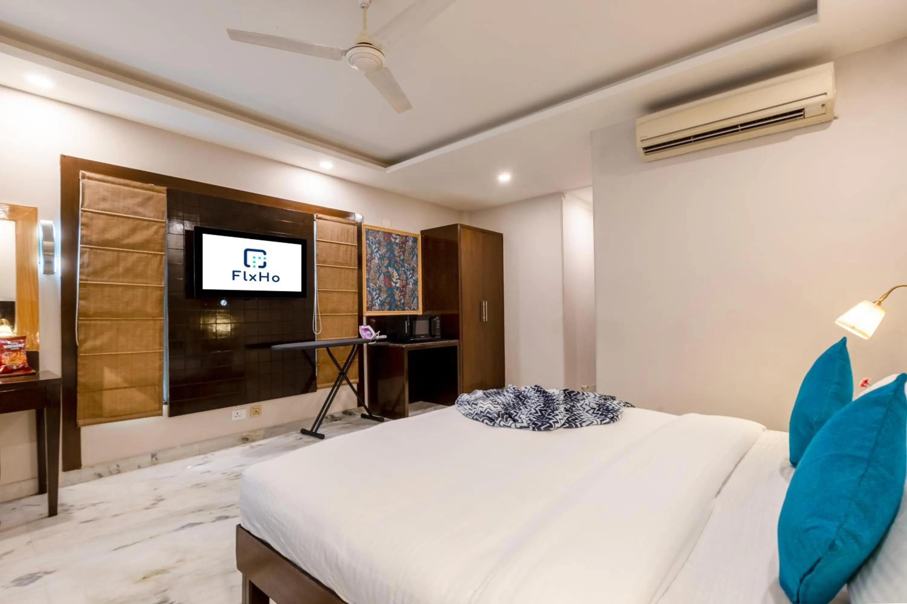 Deluxe King Room in Tribe - Bespoke Hotel by FlxHo Arjun Marg DLF Phase 1 Golf Course Road