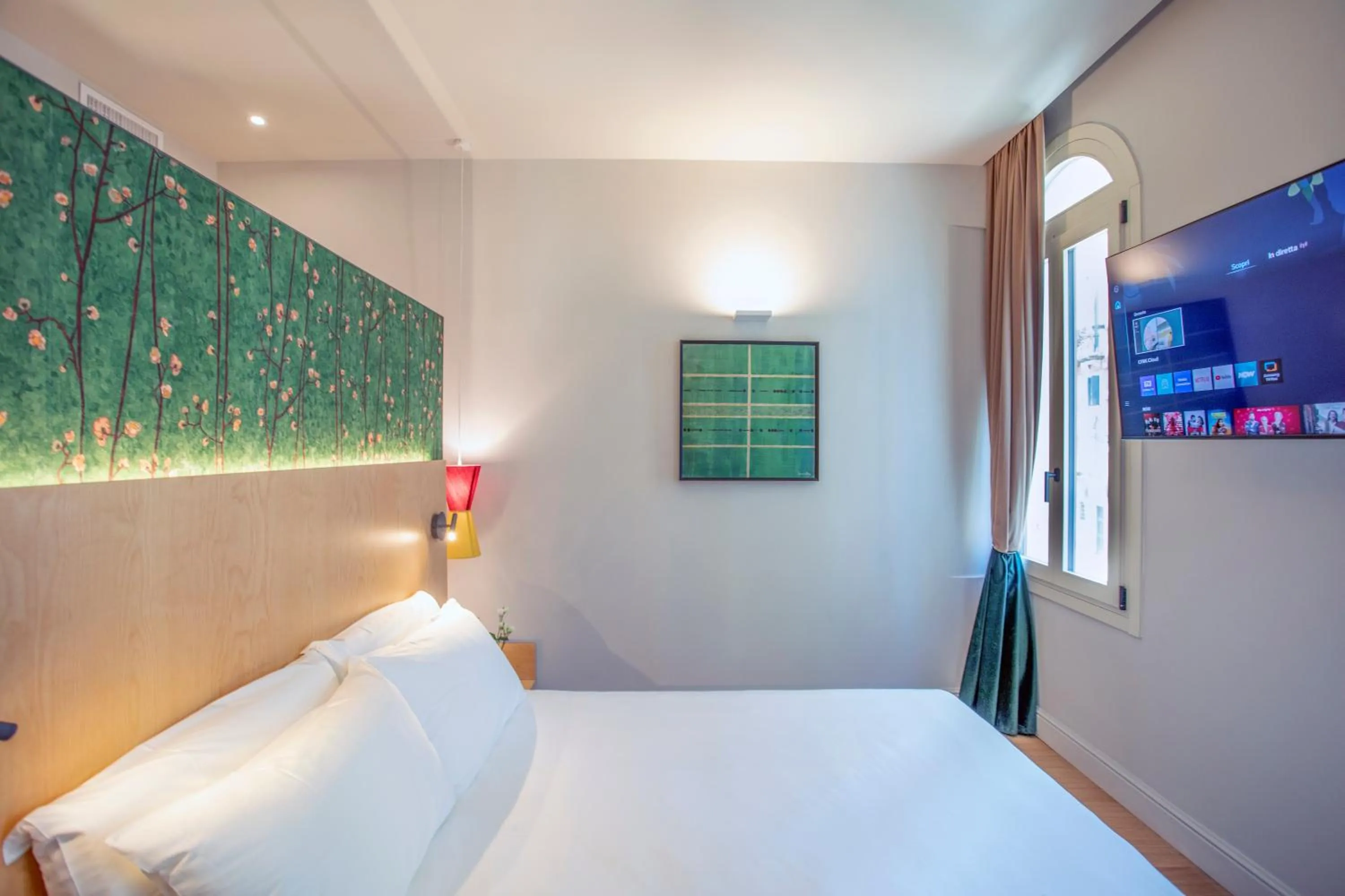 Communal lounge/ TV room, Bed in Hotel Casa W