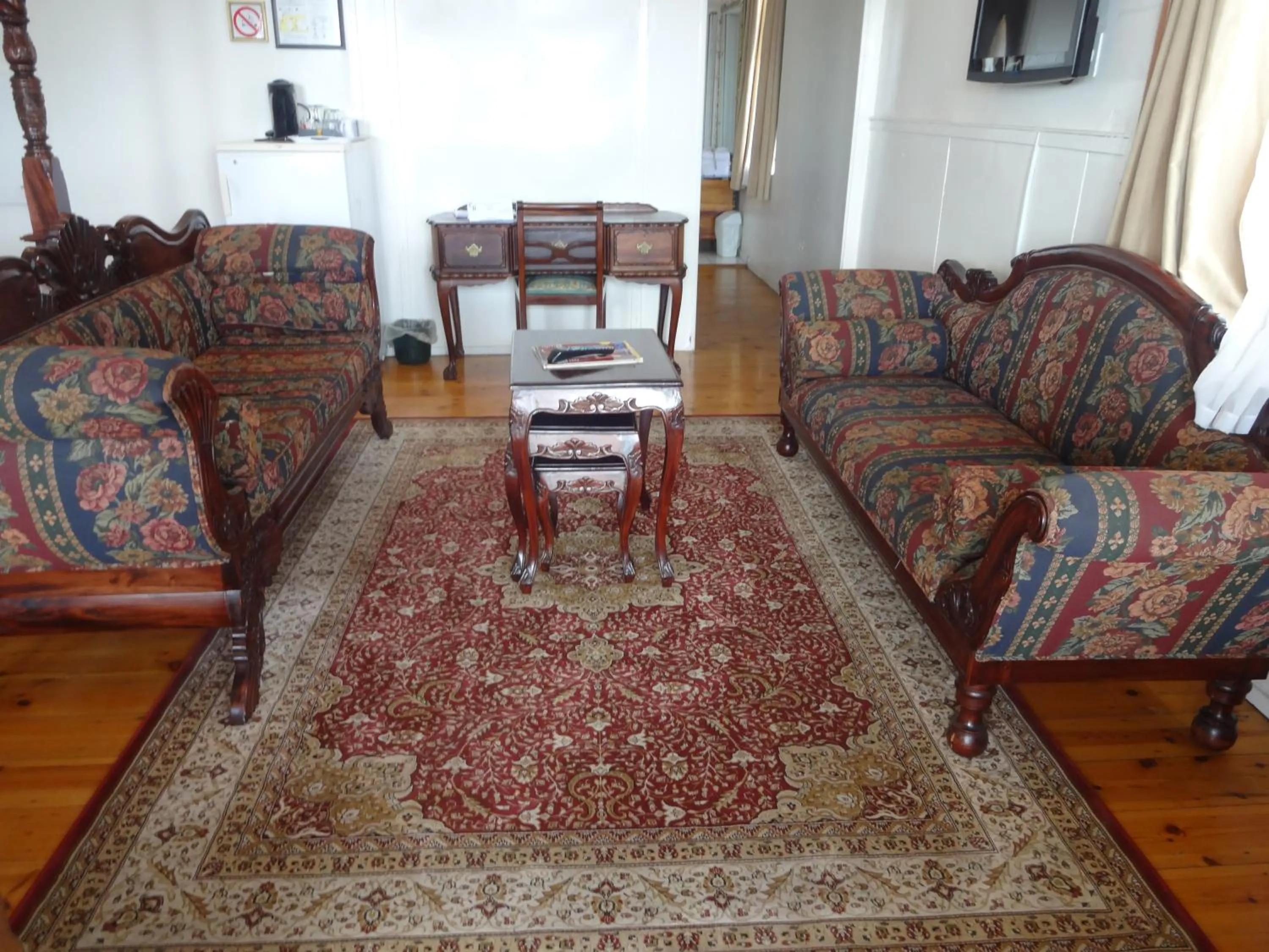Living room in Central Hotel Guest House
