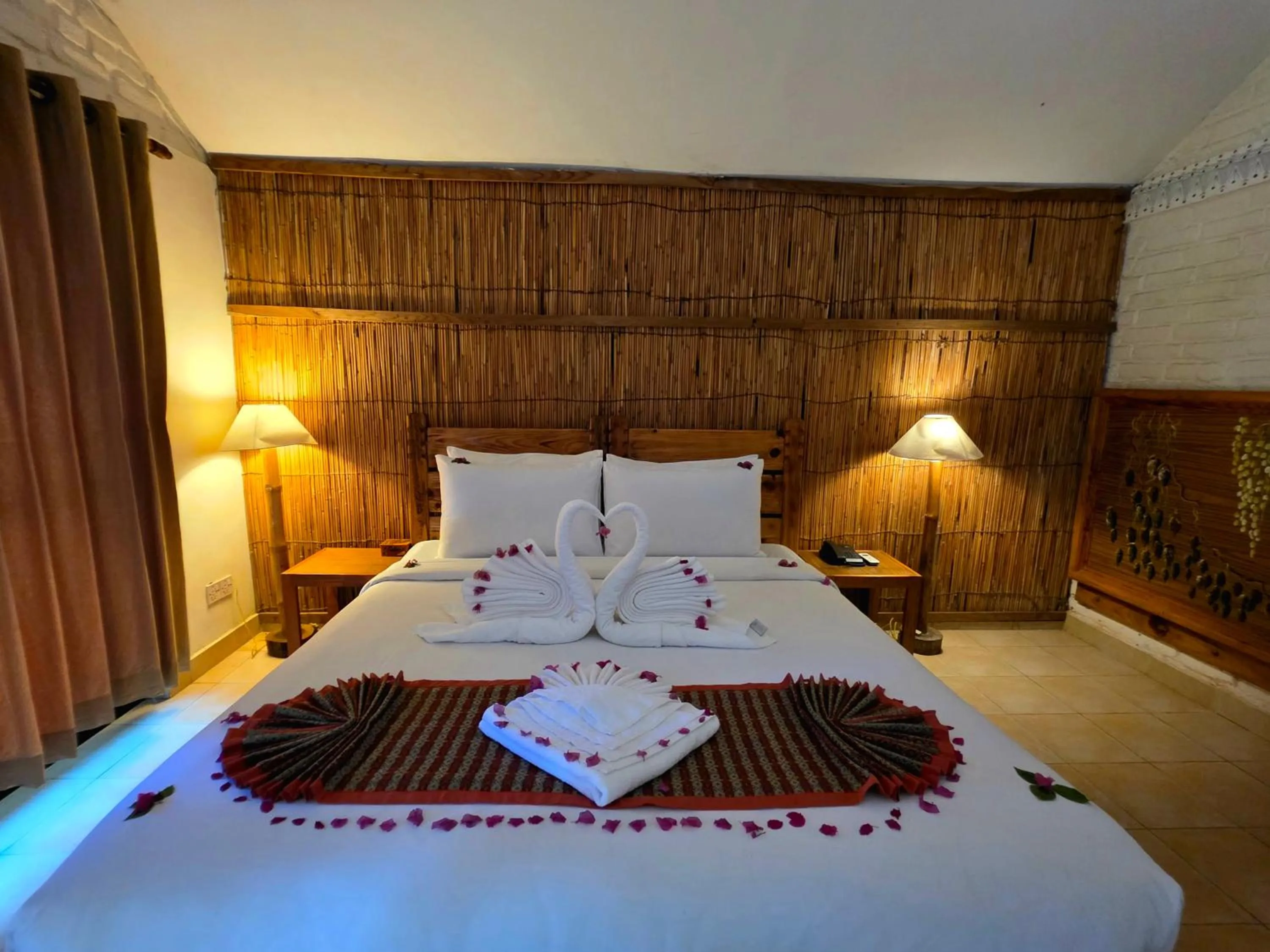 Bed in Siddhartha Wildlife Retreat