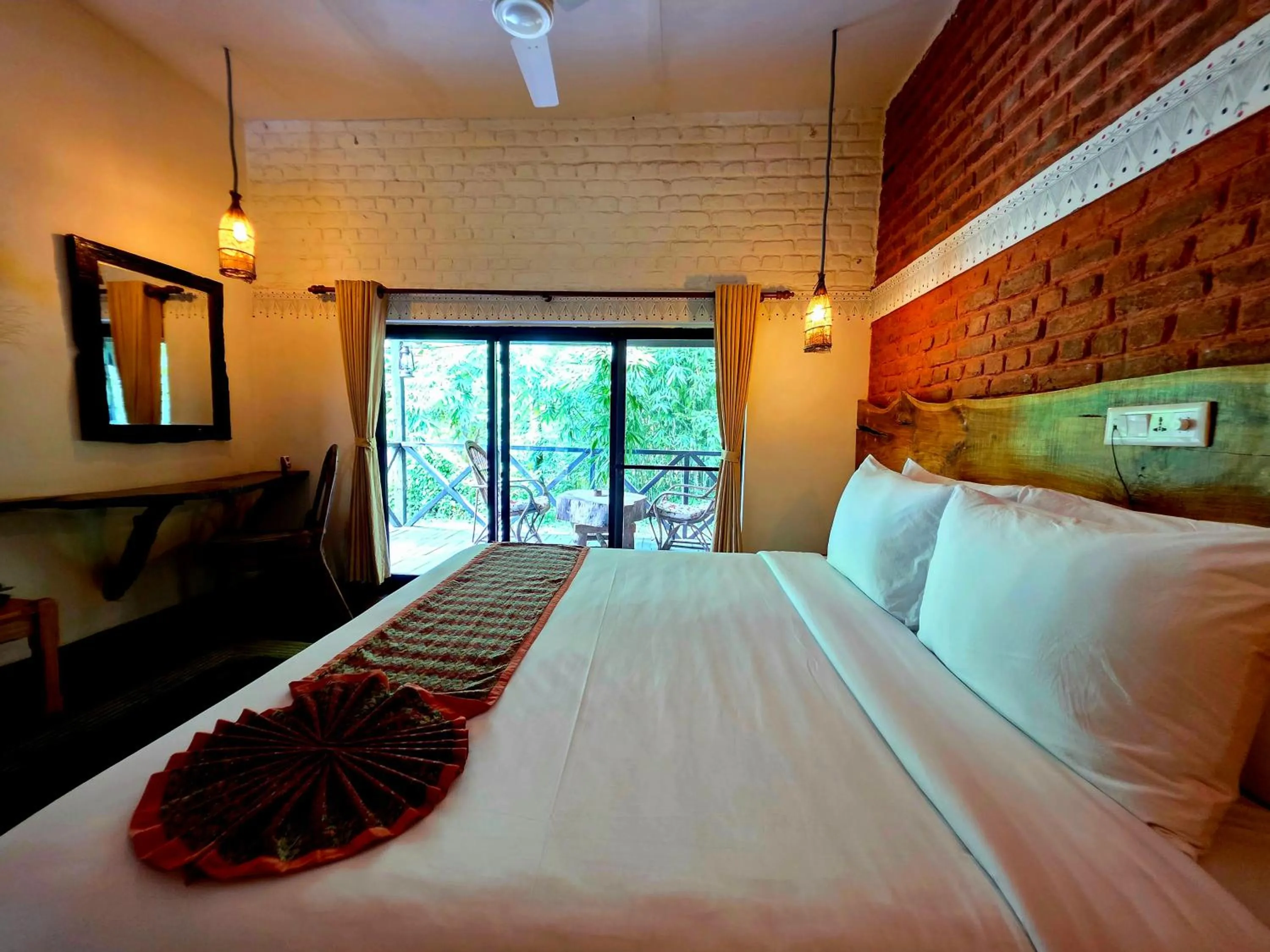 Bed in Siddhartha Wildlife Retreat
